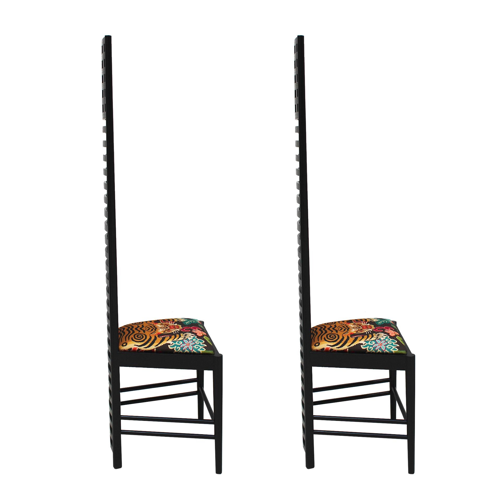 Paire de chaises italiennes en bois de frêne Mackintosh 