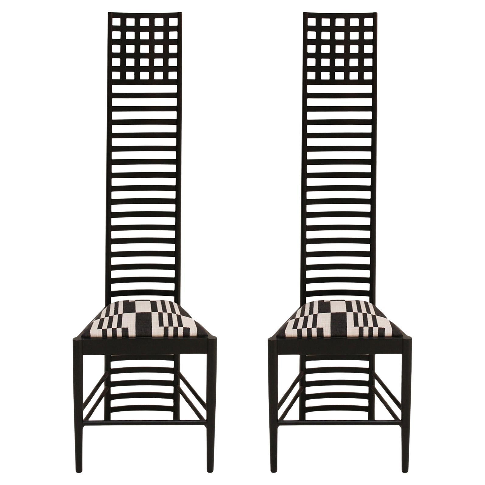 Coppia di sedie in legno di frassino Mackintosh "292 Hill House 1" della metà del secolo scorso