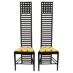 Paire de chaises italiennes en bois de frêne Mackintosh "292 Hill House 1" du milieu du siècle dernier