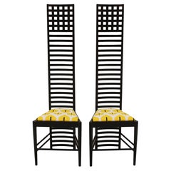 Paire de chaises italiennes en bois de frêne Mackintosh "292 Hill House 1" du milieu du siècle dernier