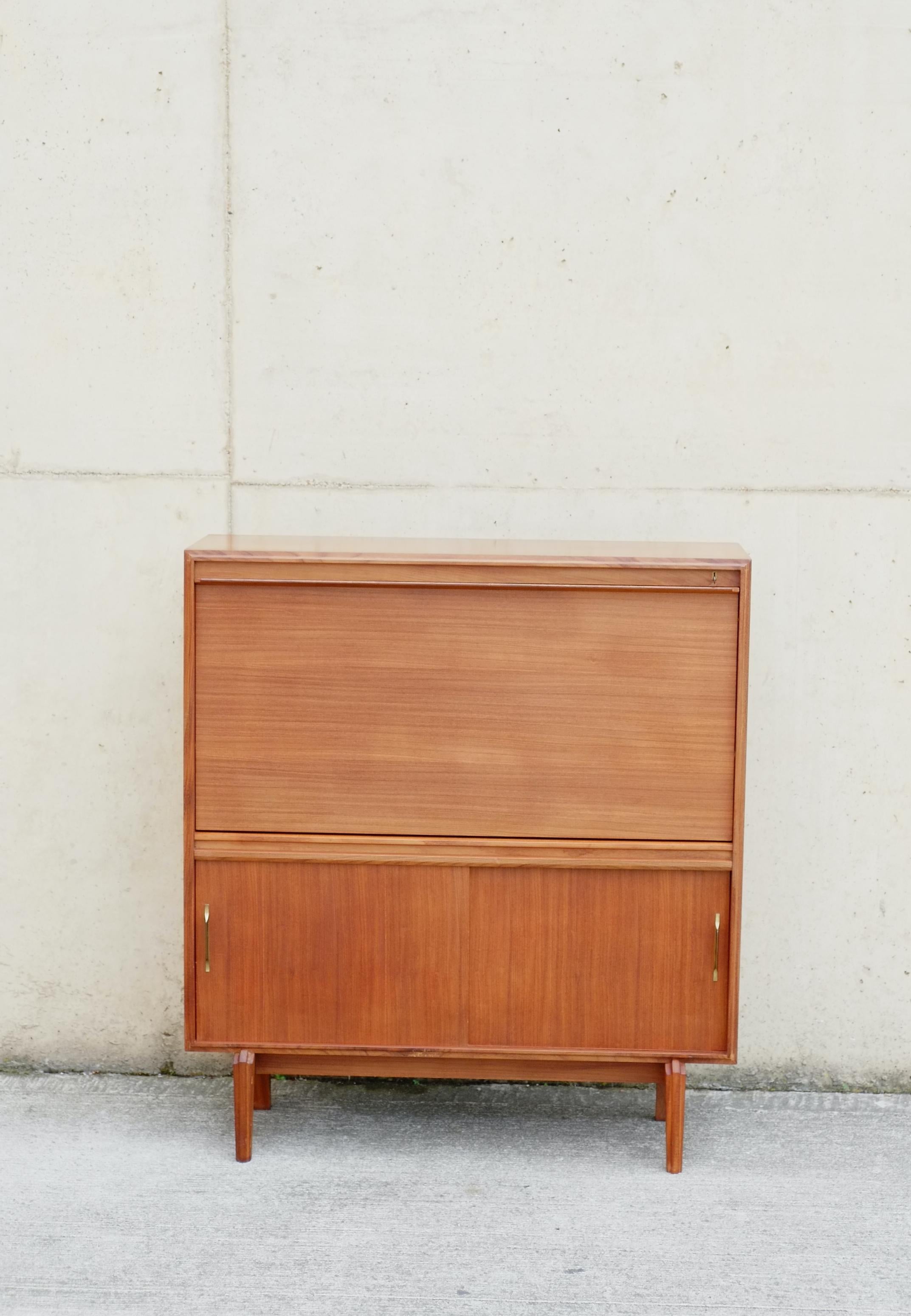 Armario secreter Mad Men moderno de mediados de siglo by Beaver and Tapley en Bueno estado para la venta en Leicester, GB