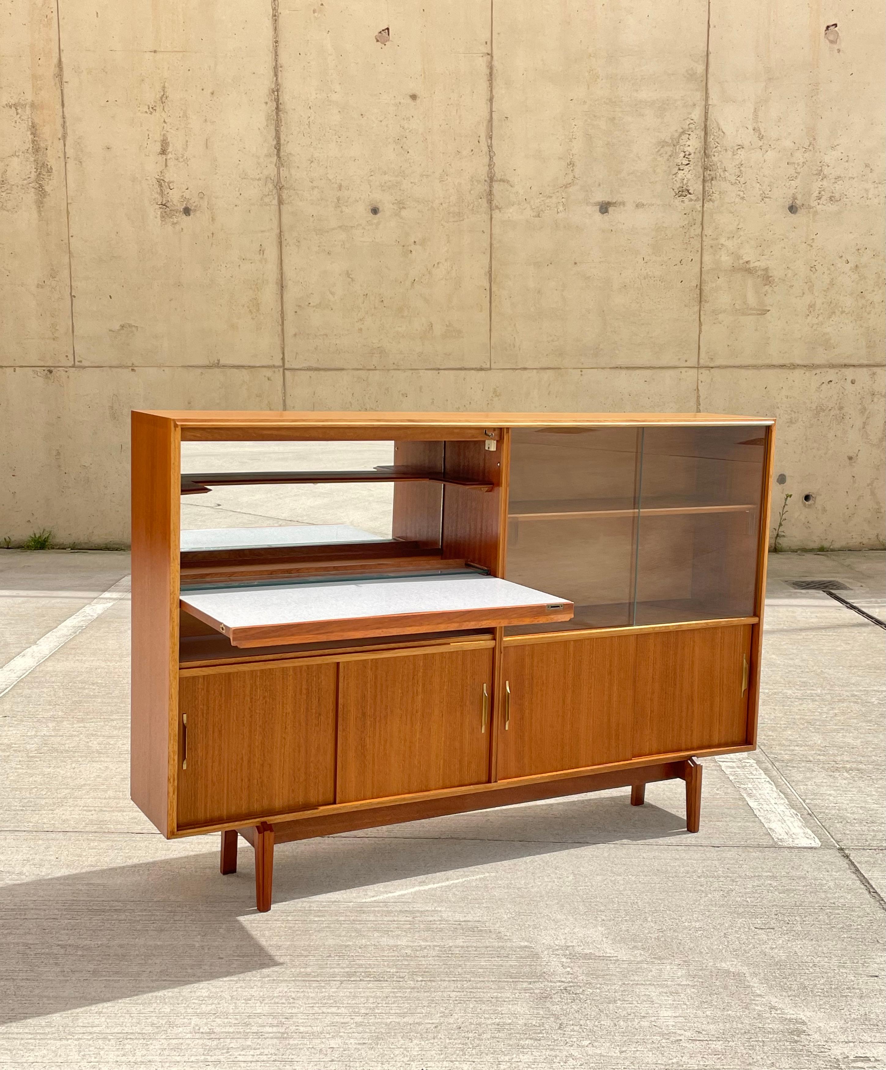 Mid-Century Modern Drinks Cocktail Cabinet Sideboard by Beaver and Tapley In Good Condition In Leicester, GB