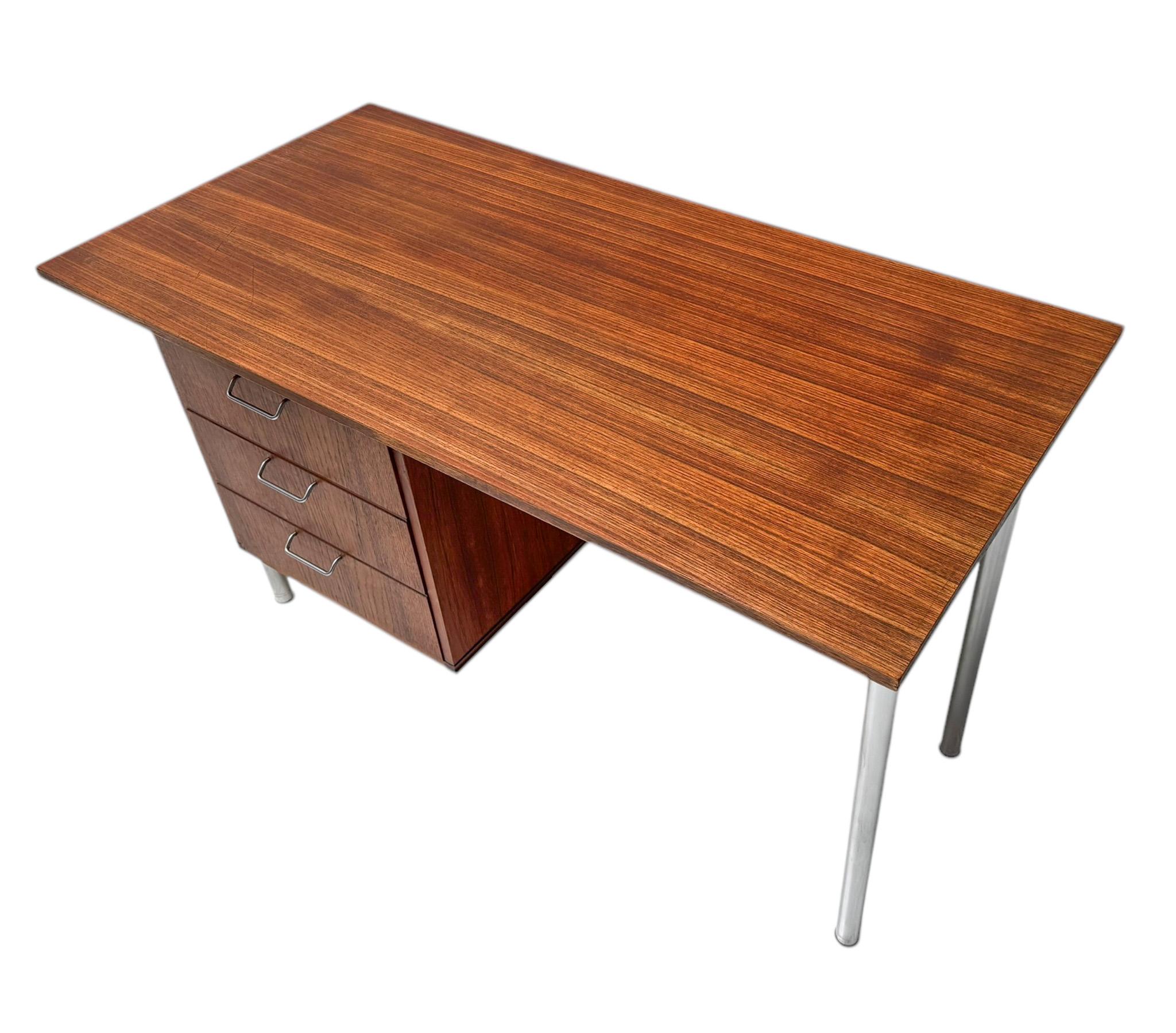 Moderner Mid-Century-Schreibtisch nach Maß von Cees Braakman für Pastoe, 1960er Jahre (Niederländisch) im Angebot
