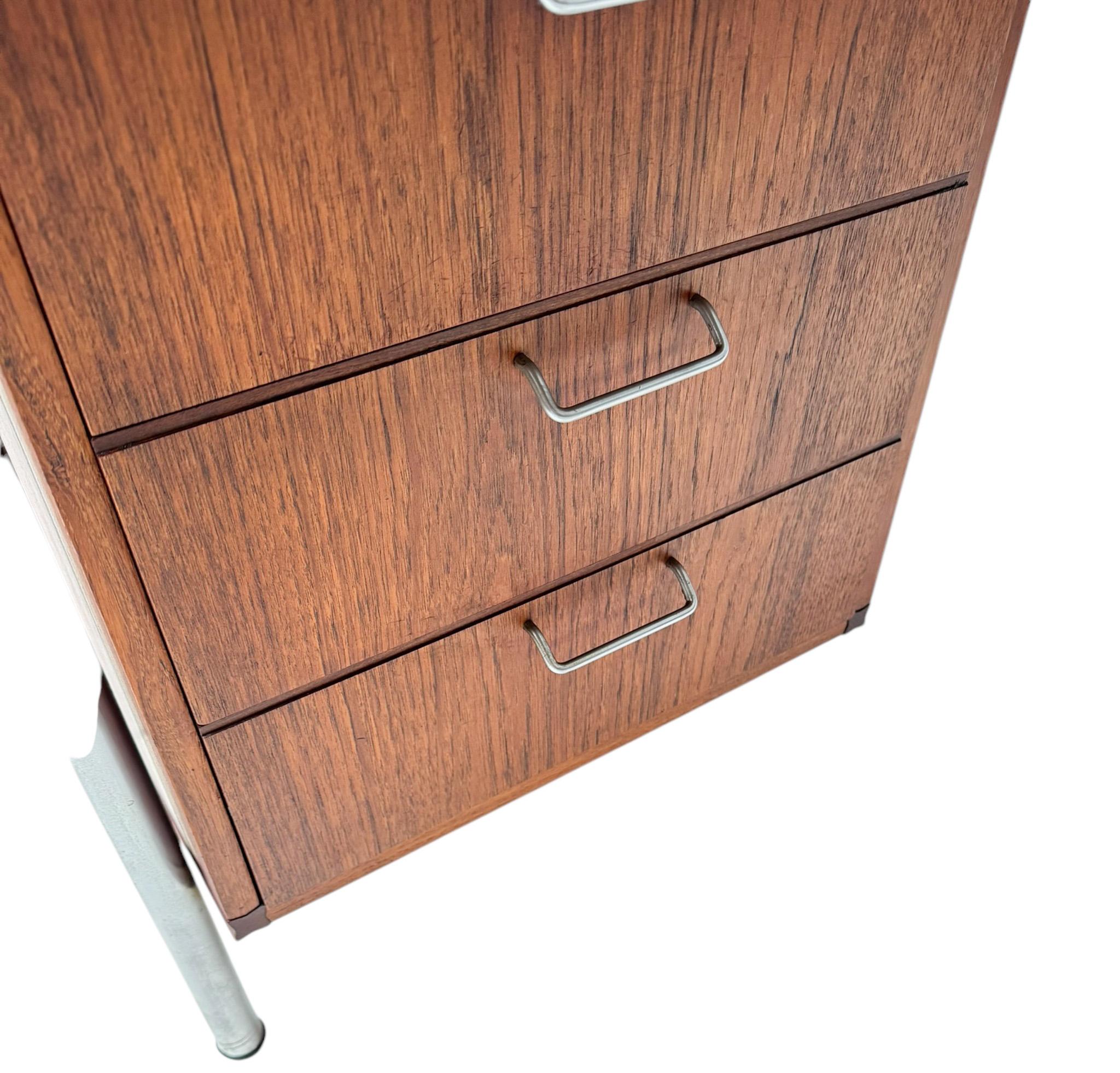 Moderner Mid-Century-Schreibtisch nach Maß von Cees Braakman für Pastoe, 1960er Jahre (Metall) im Angebot