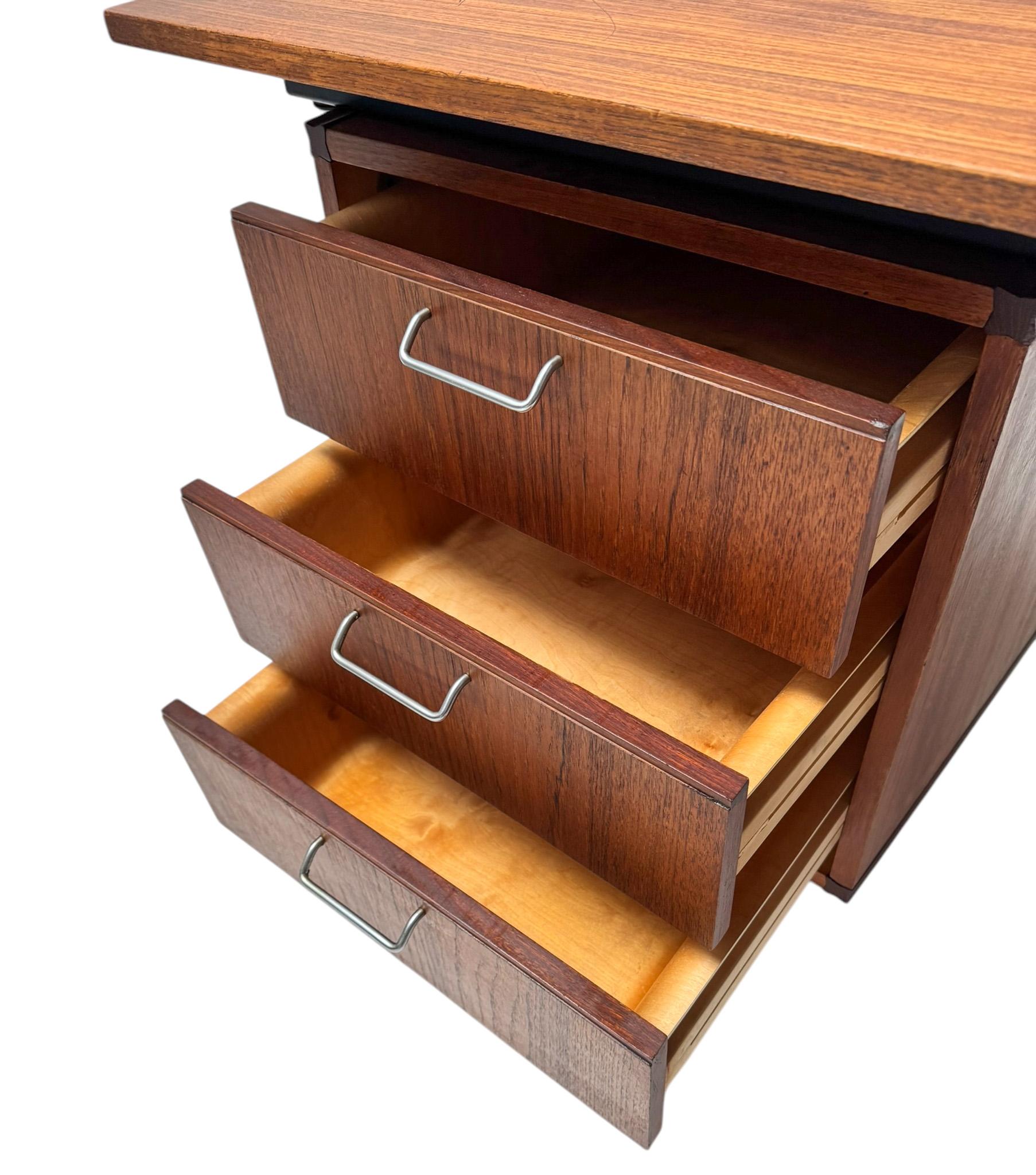 Moderner Mid-Century-Schreibtisch nach Maß von Cees Braakman für Pastoe, 1960er Jahre im Angebot 1