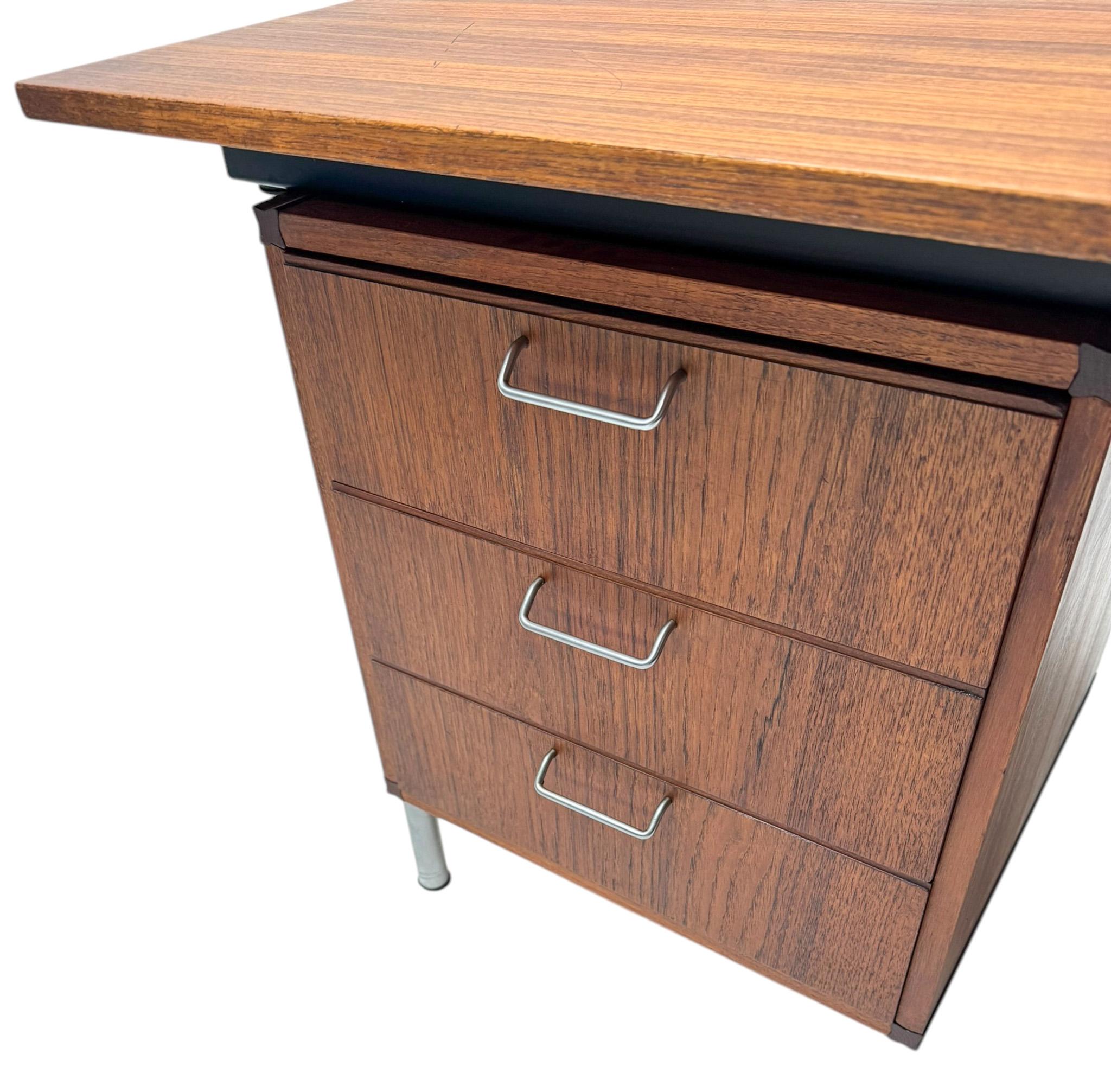 Moderner Mid-Century-Schreibtisch nach Maß von Cees Braakman für Pastoe, 1960er Jahre im Angebot 2