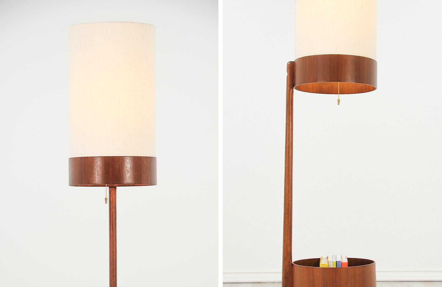 Mid-Century Modern Magazine Floor Lamp by Modeline In Excellent Condition In Los Angeles, CA