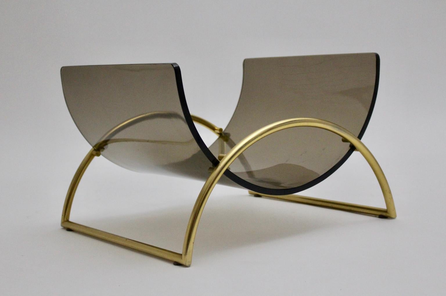 This presented vintage magazine rack named Lira L1 was designed by Pierangelo Gallotti and manufactured by Gallotti & Radice, Italy.
The elegant magazine rack features a gilded aluminium base and a smoked curved glass.
The condition is very good