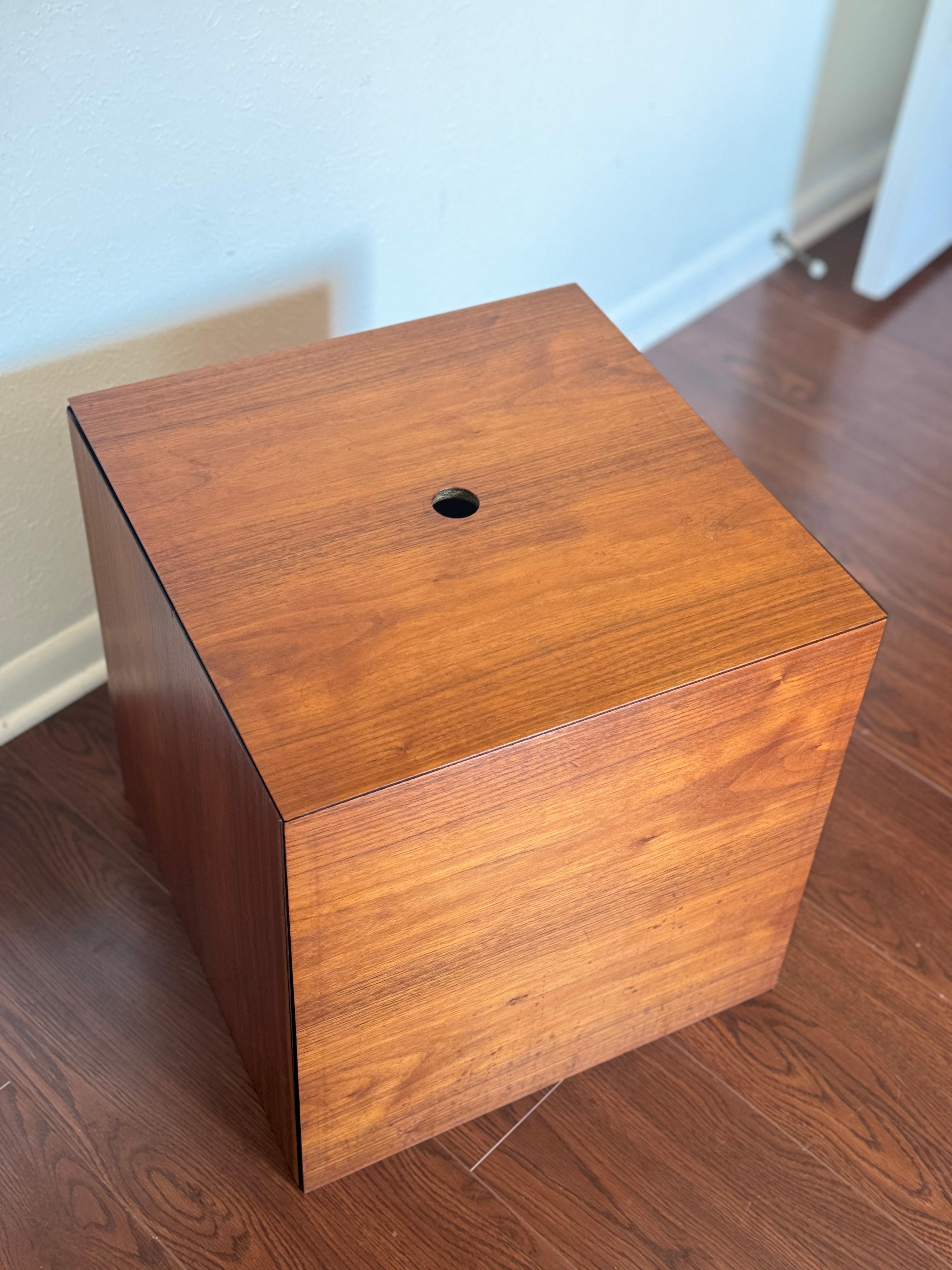 Si vous êtes collectionneur, ces rares tables gigognes  sont parfaits pour vous. 

Tables gigognes 