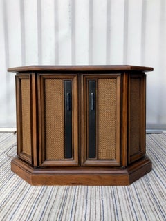 Mid-Century Modern Magnavox Entertainment Center /Accent Table. circa 1960s.