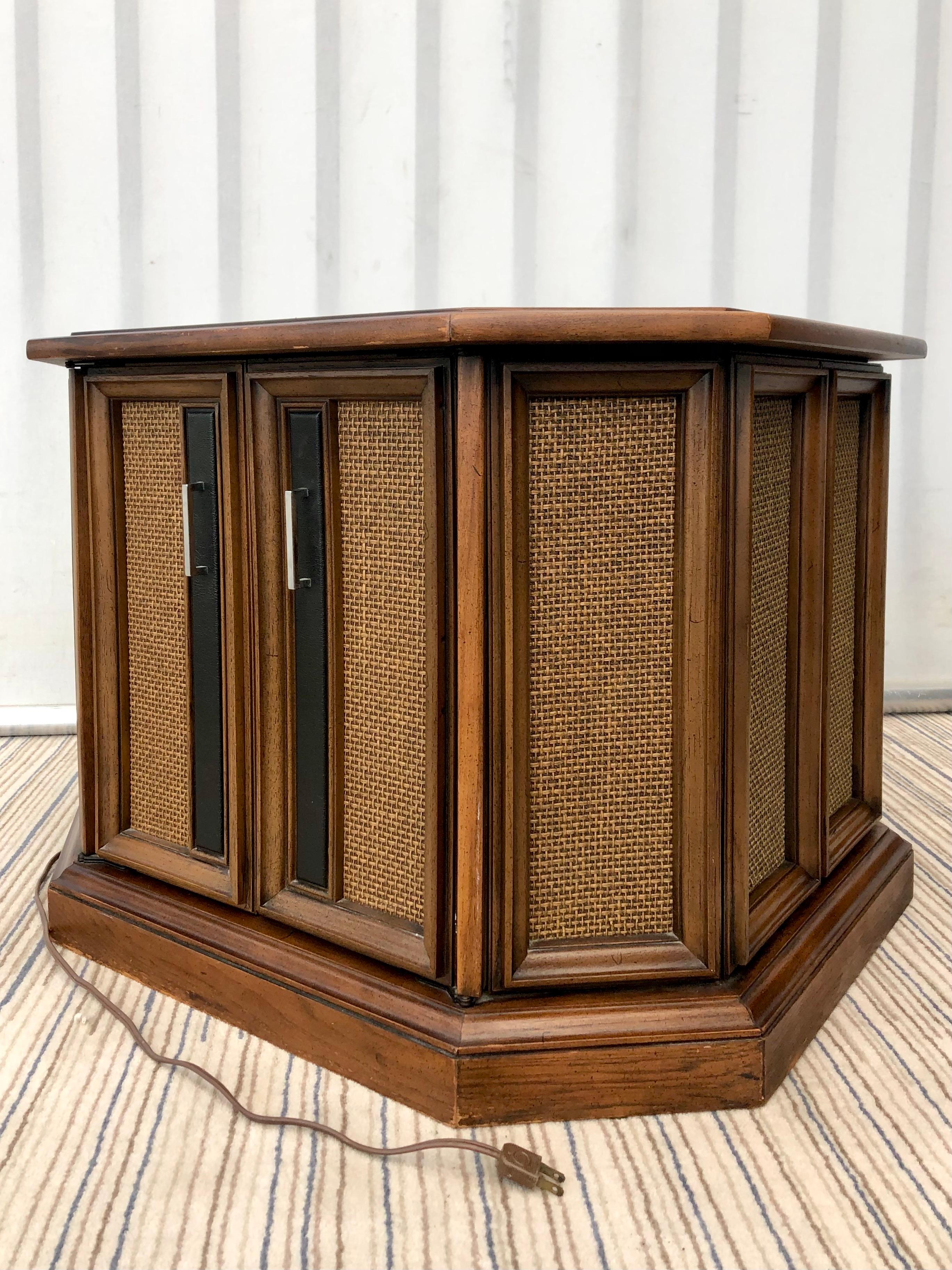 magnavox record player table
