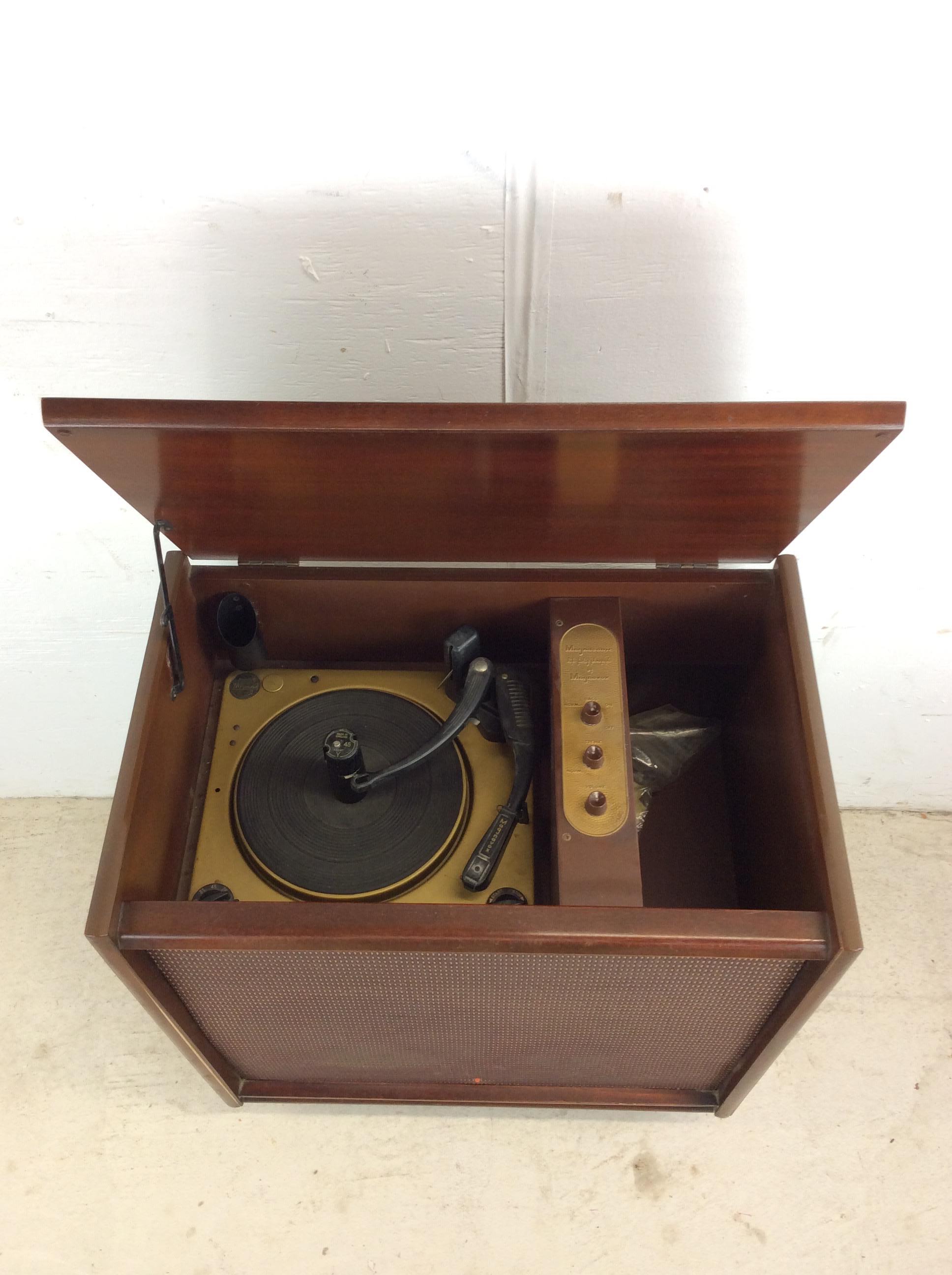 Armadietto stereo Magnavox moderno del metà del secolo con alloggiamento per i media in vendita 3