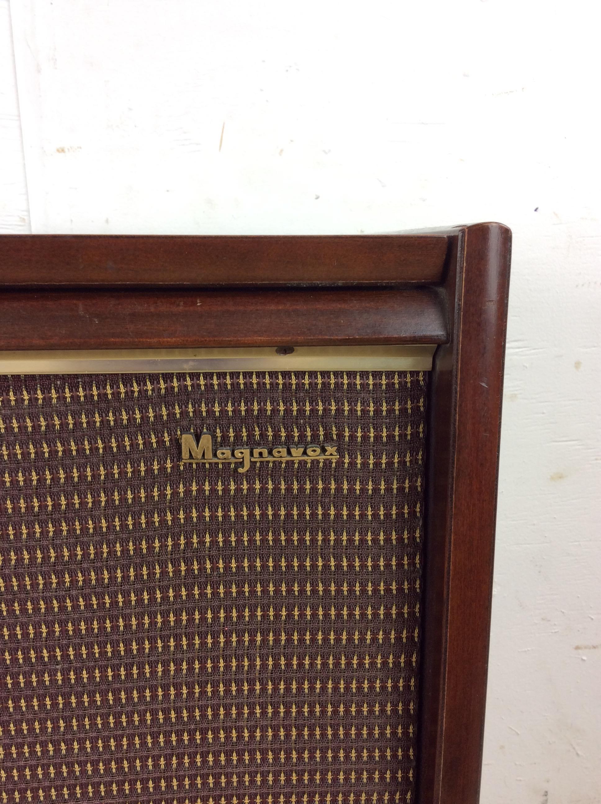 Mid-Century moderno Armadietto stereo Magnavox moderno del metà del secolo con alloggiamento per i media in vendita