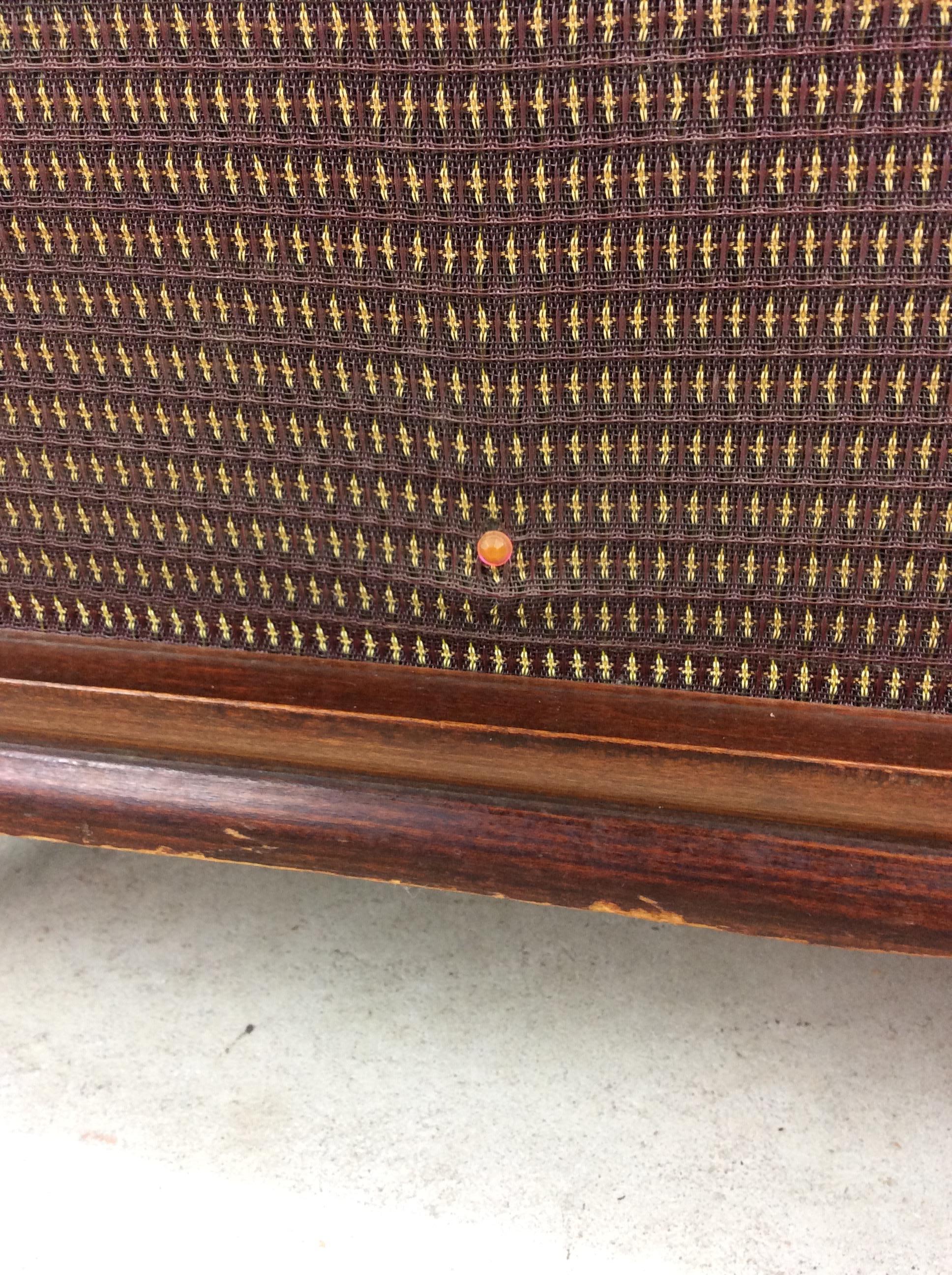 Armadietto stereo Magnavox moderno del metà del secolo con alloggiamento per i media In condizioni buone in vendita a Freehold, NJ