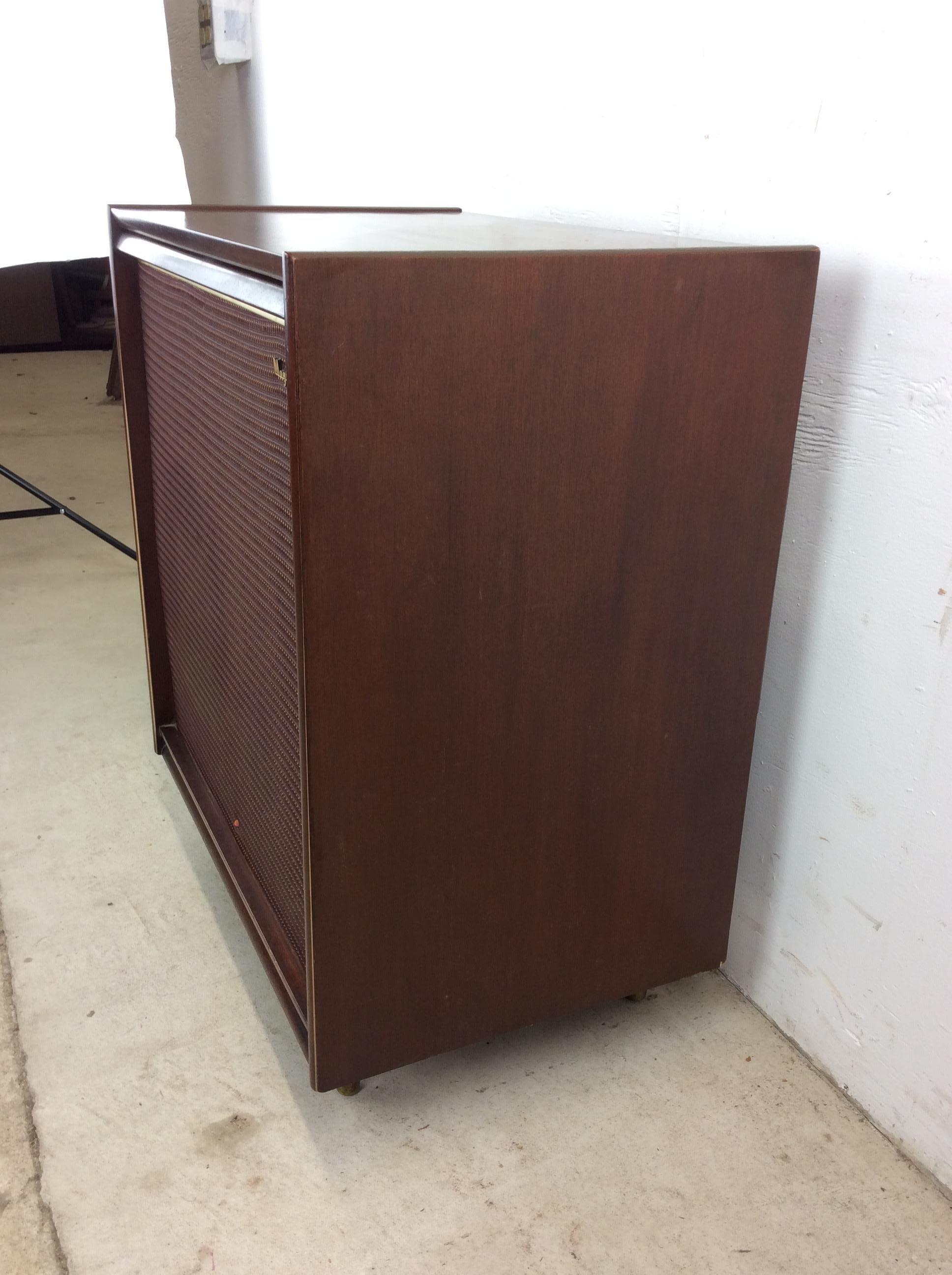 Tappezzeria Armadietto stereo Magnavox moderno del metà del secolo con alloggiamento per i media in vendita