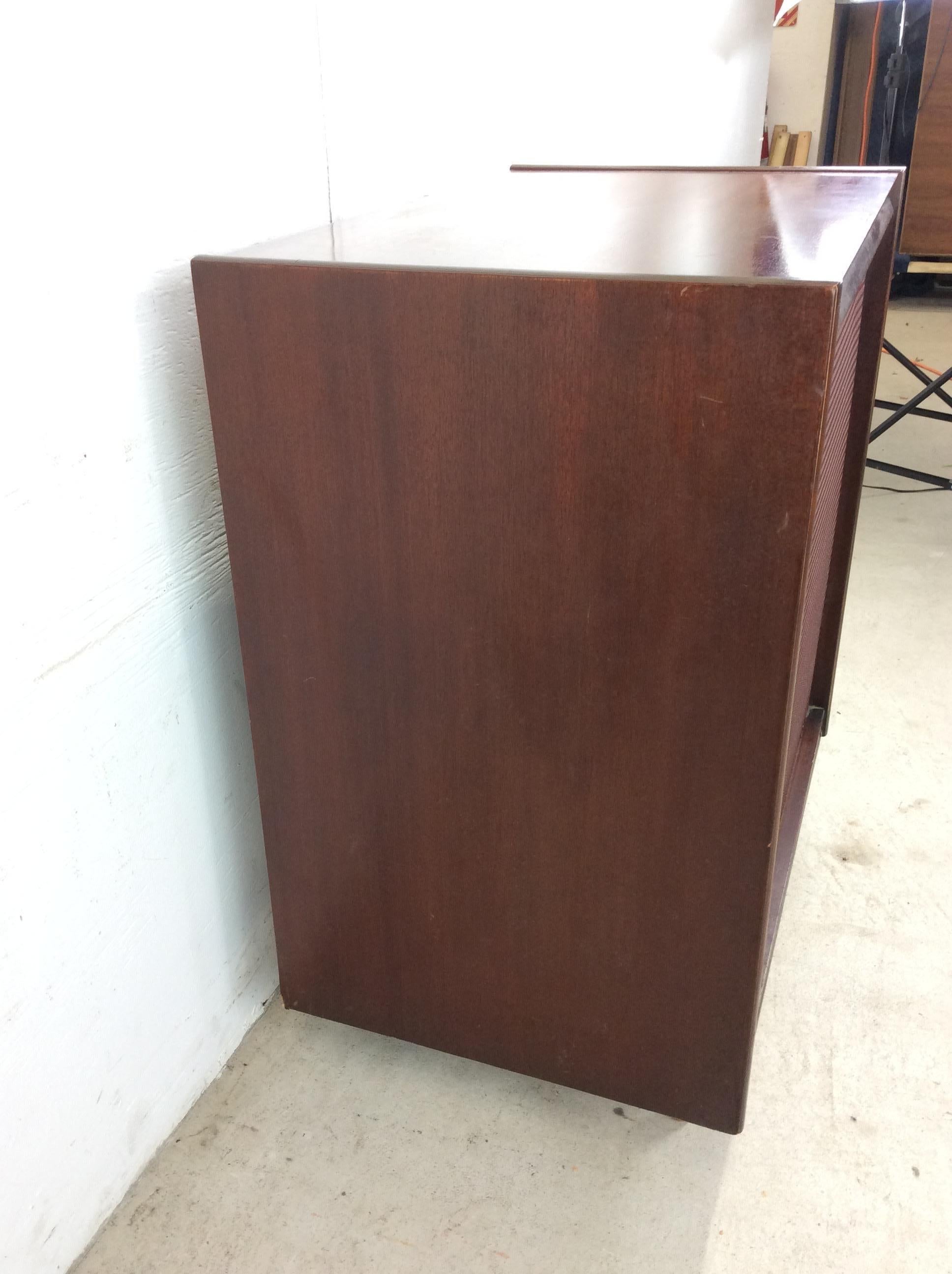 Armadietto stereo Magnavox moderno del metà del secolo con alloggiamento per i media in vendita 1