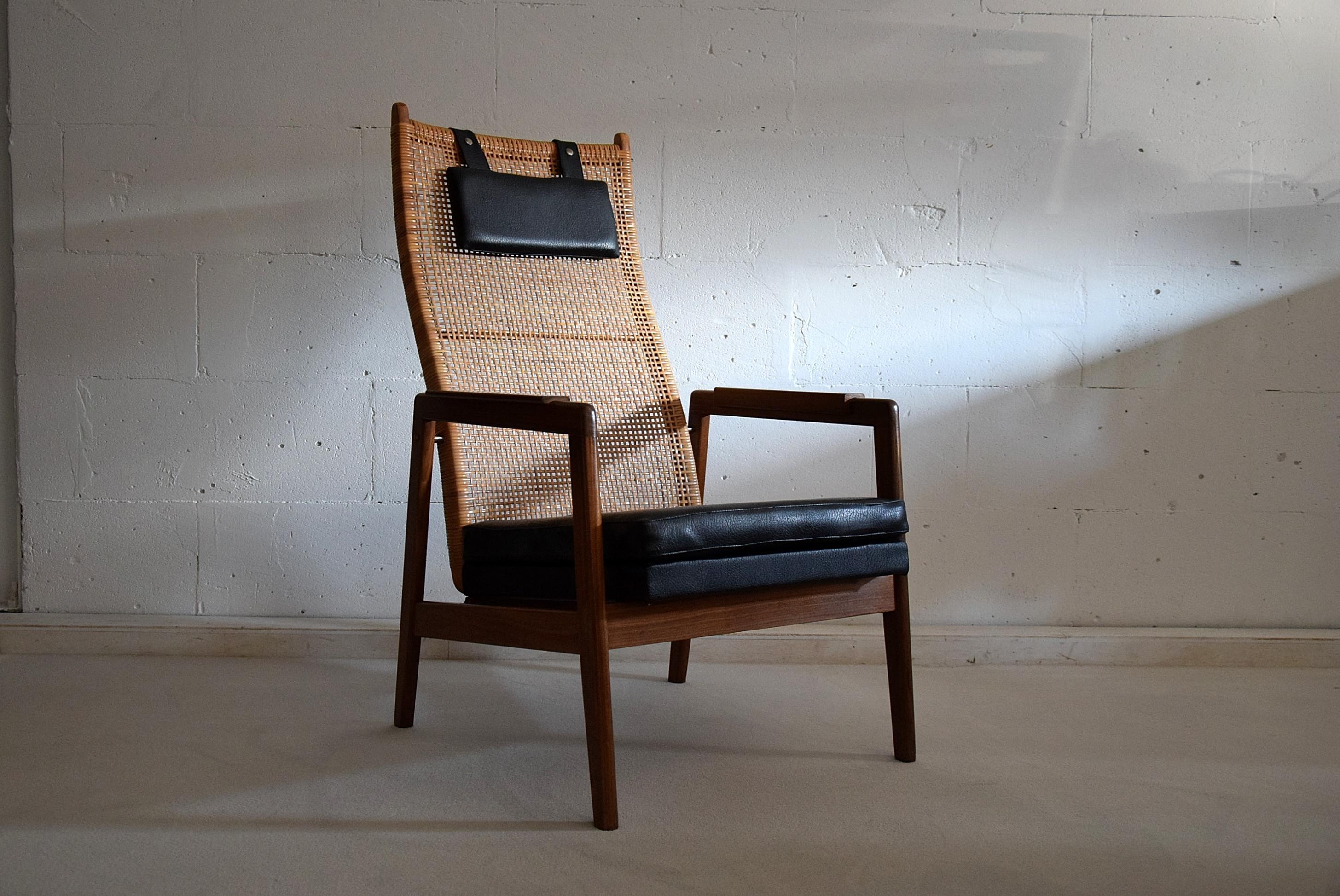Mid century modern mahogany and wicker lounge Chair by P.Muntendam 3