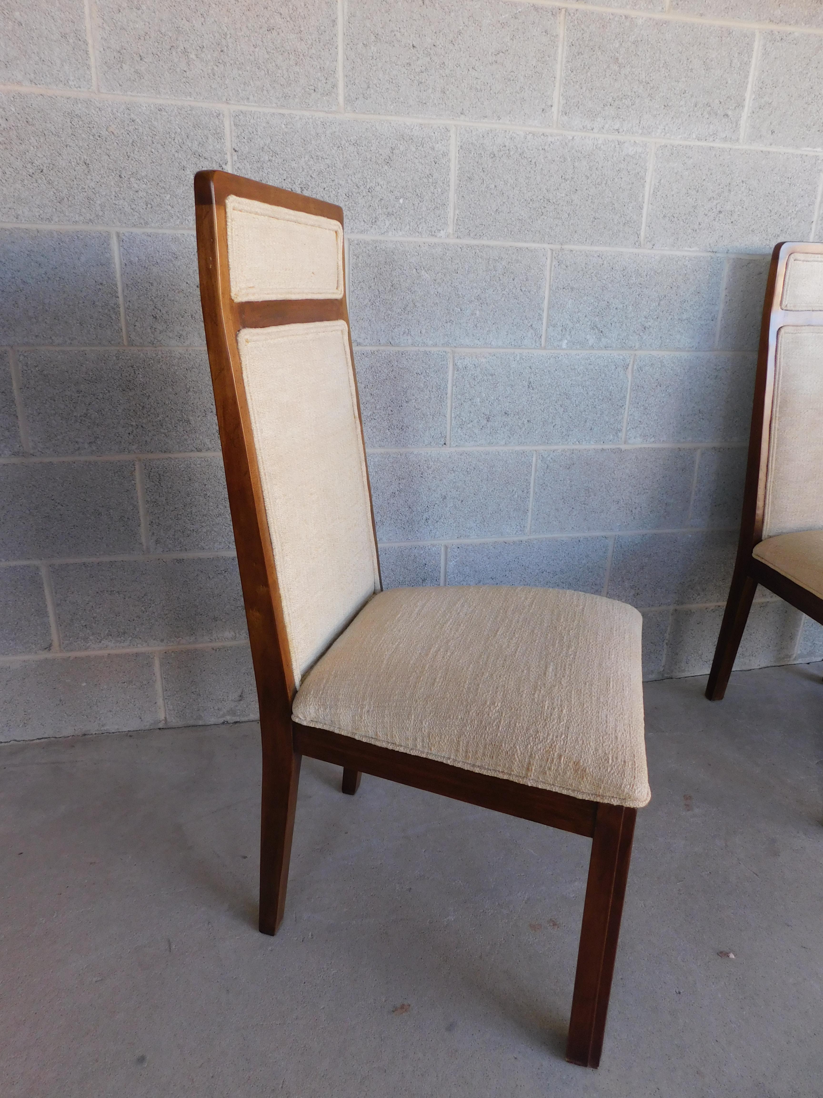 Cadres en acajou, style minimaliste du milieu du siècle avec une texture originale en tissu de lin, 6 chaises d'appoint et 2 fauteuils.  

Hauteur du dossier 41 