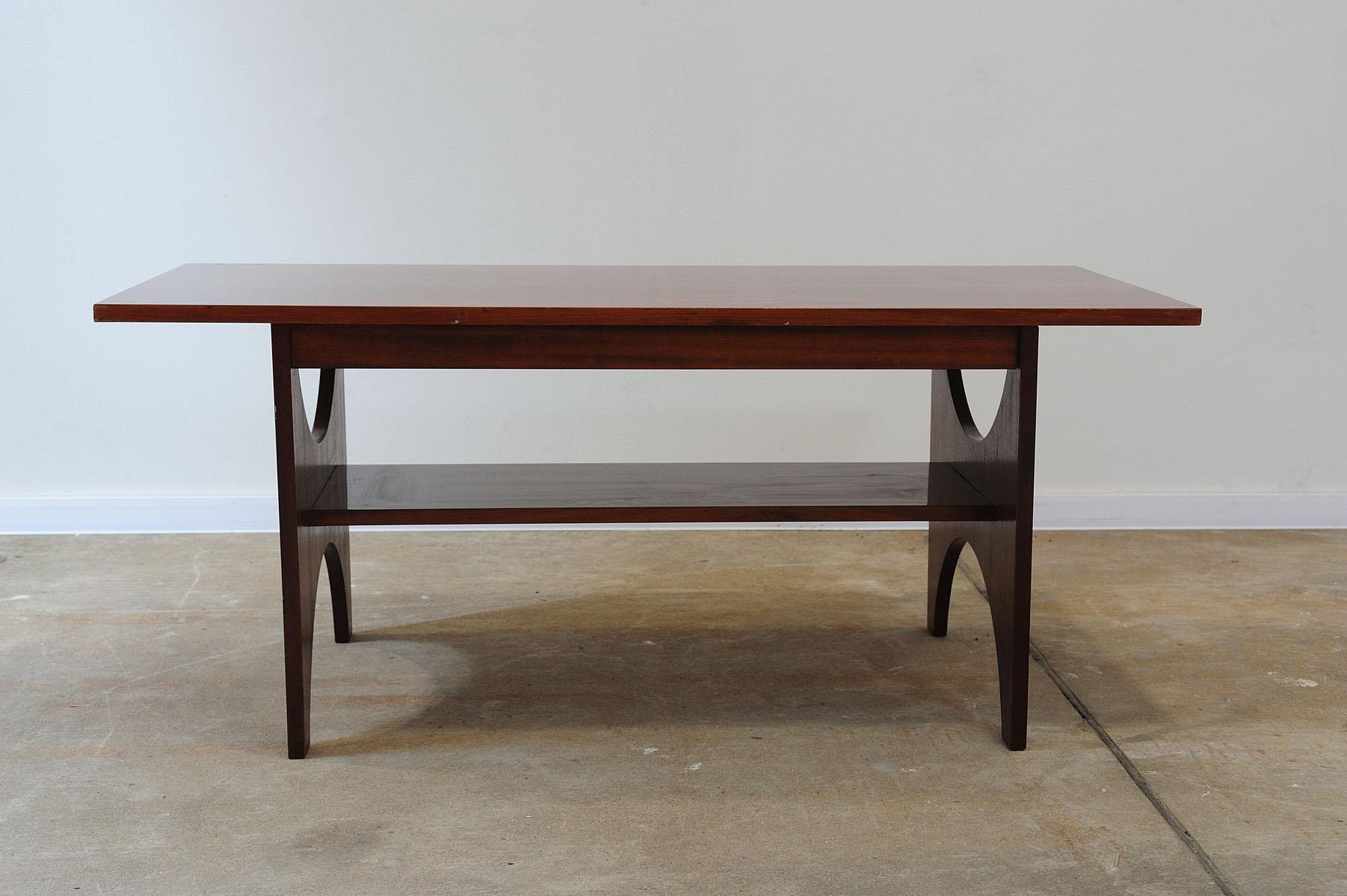 Mid-Century Modern Table basse en acajou, The Moderns Modern, 1970, Union Soviétique en vente