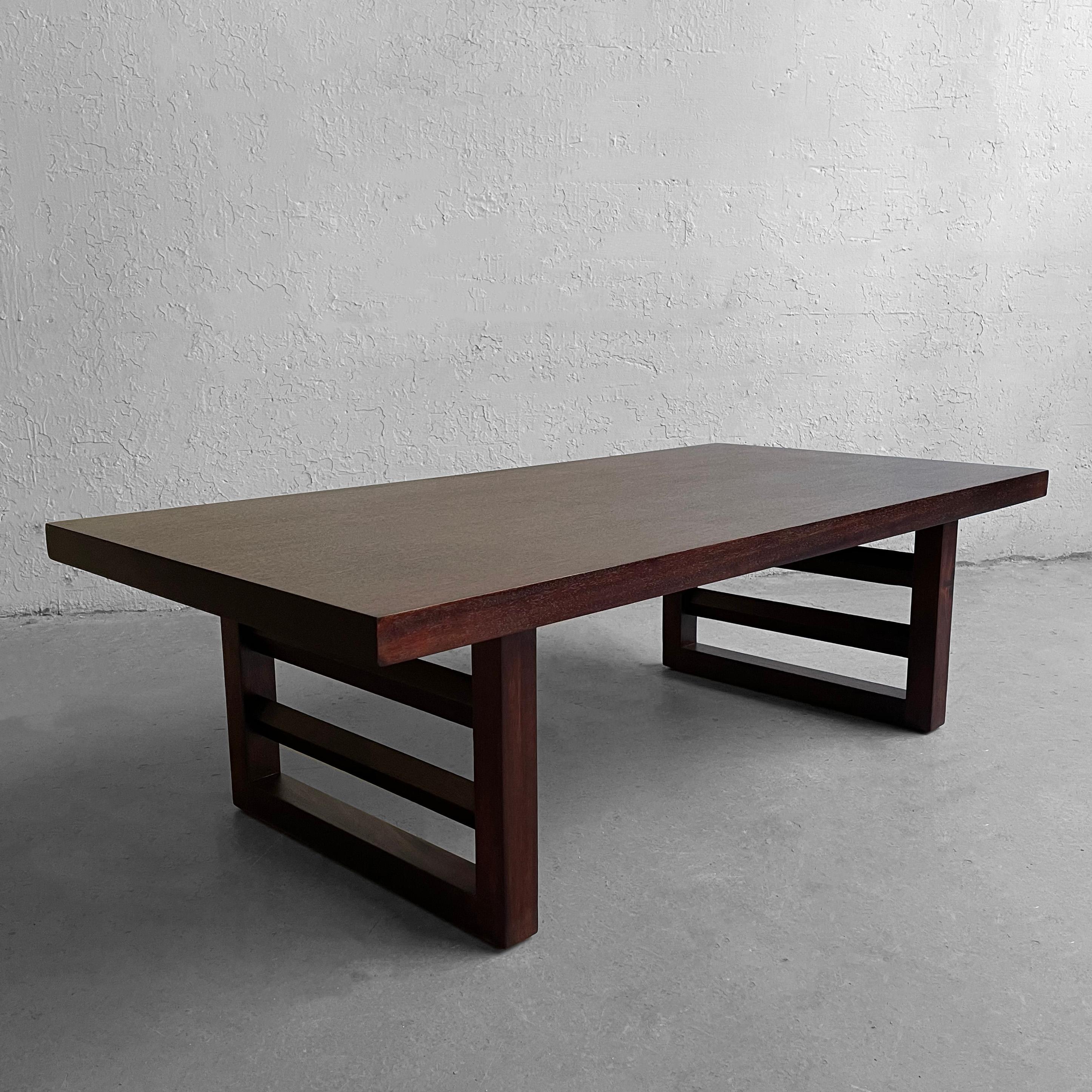 Neatly sized, Mid-Century Modern, mahogany coffee table in the style of Paul Frankl features a thick top atop ladder legs with diamond cut rungs.