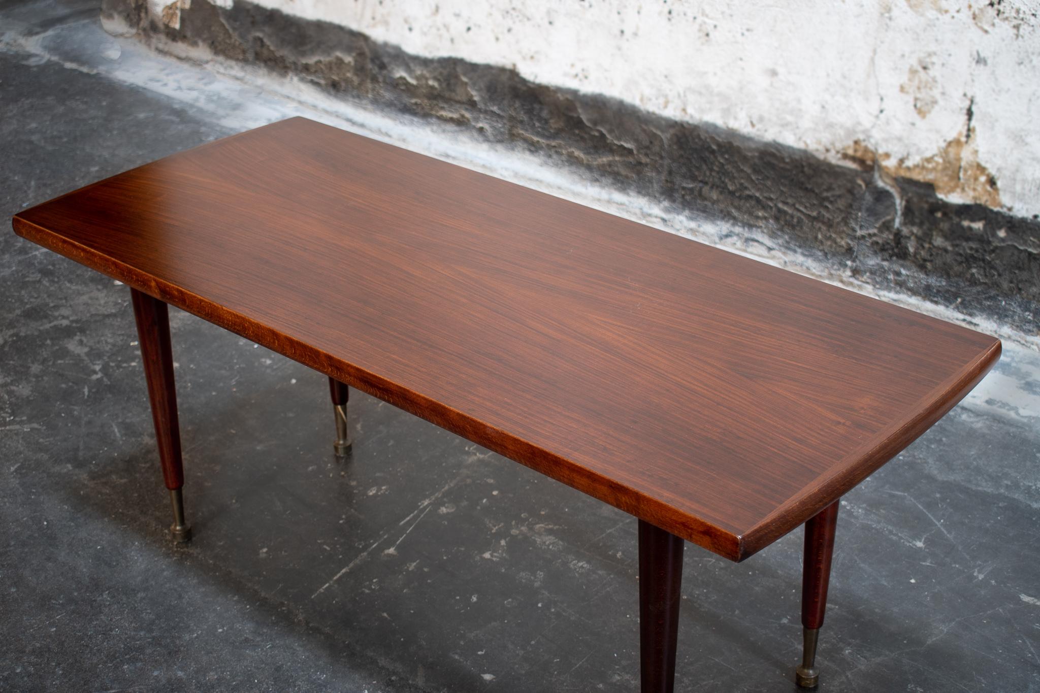 Mid-Century Modern Mahogany Coffee Table In Good Condition For Sale In Atlanta, GA