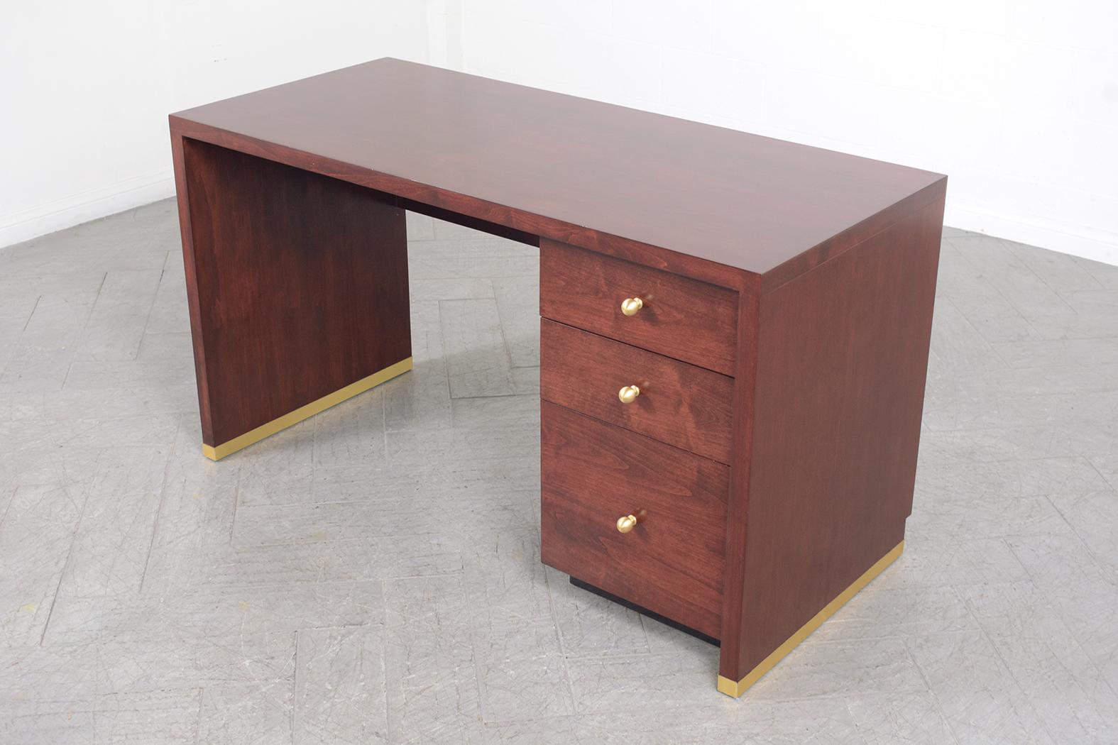 1970 Vintage Mid-Century Modern Mahogany Desk : Elegance et qualité Timeless en vente 4