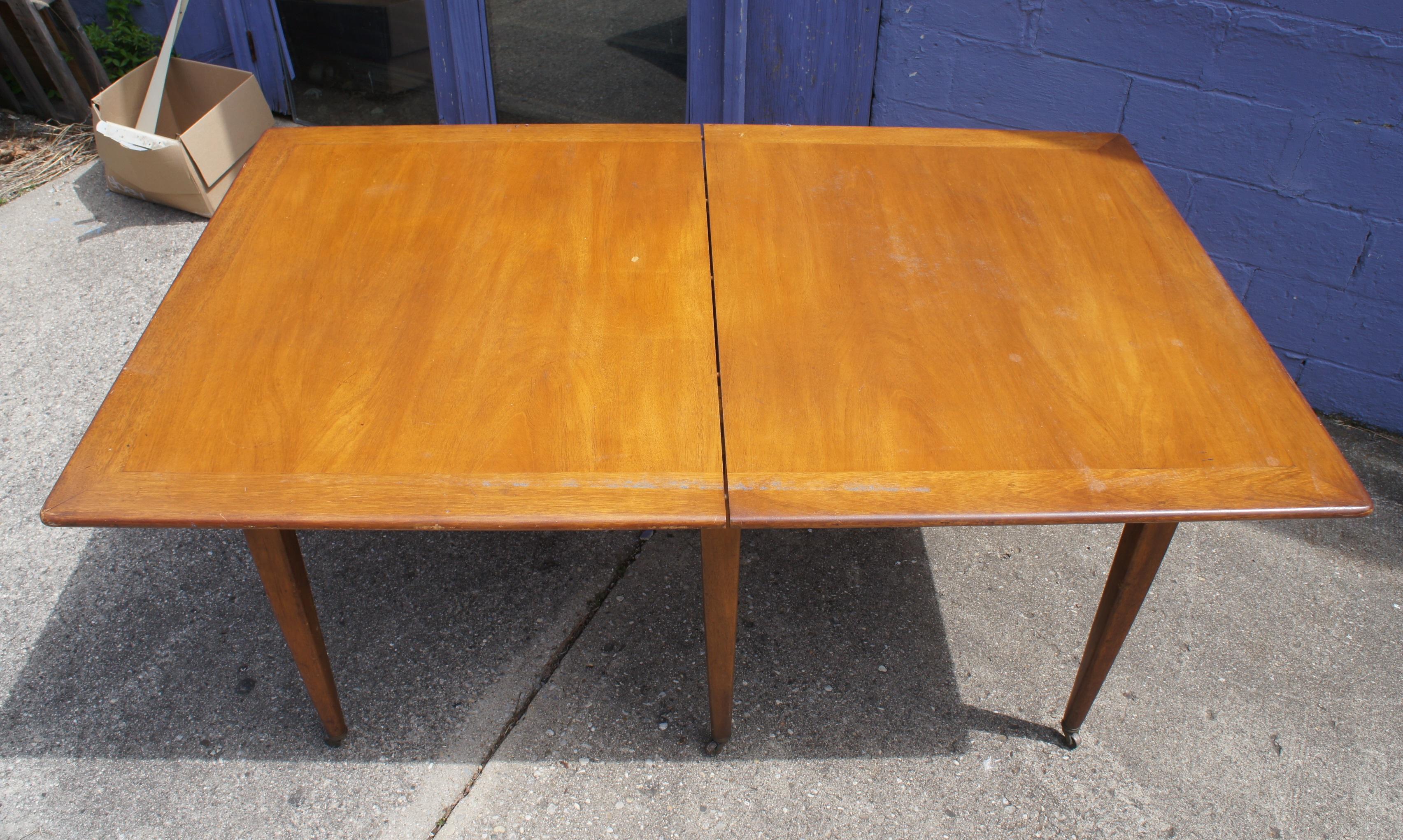 Mid-Century Modern Mahogany Dining Table by Edward Wormley for Dunbar Furniture For Sale 2