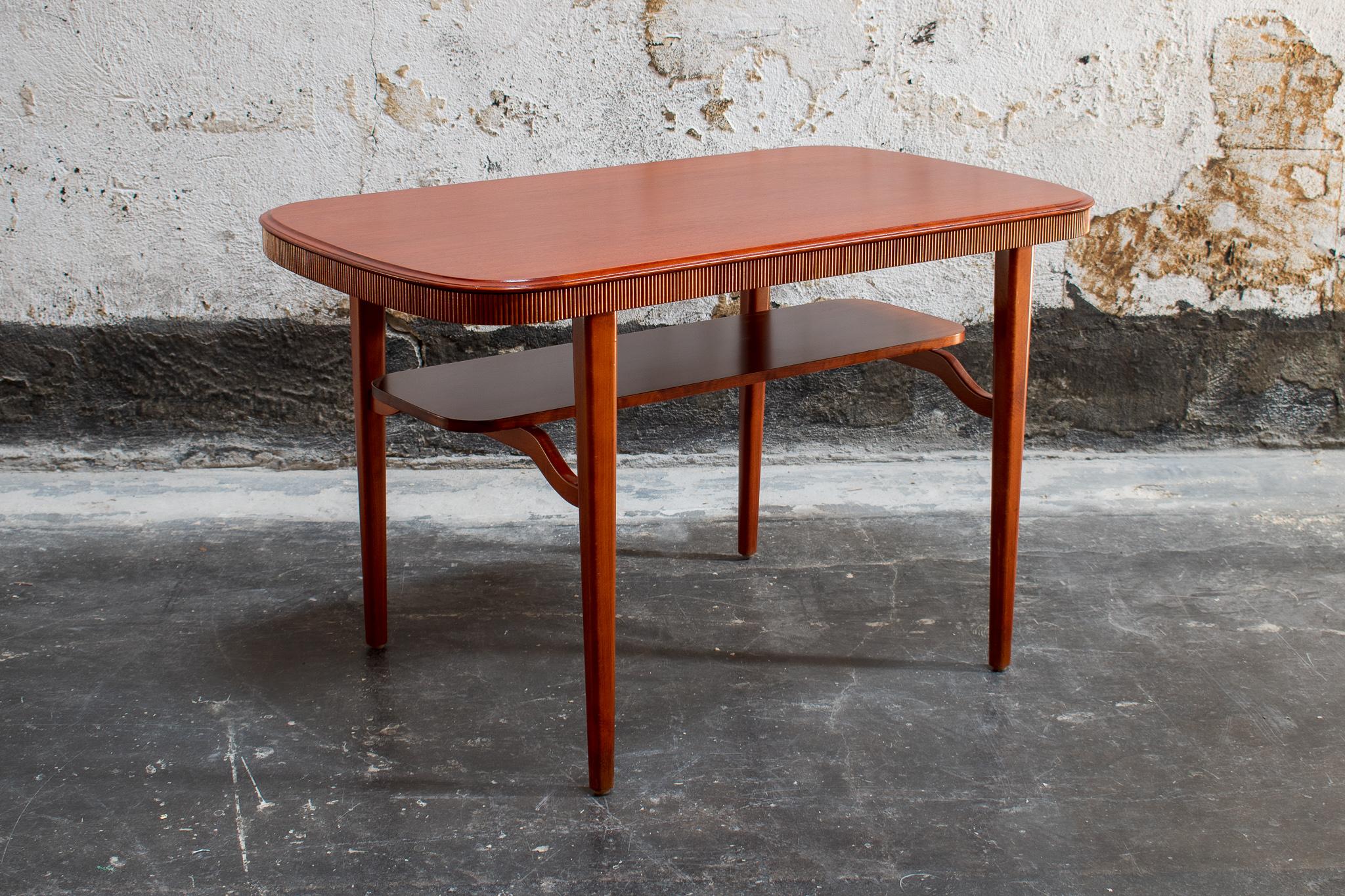 Swedish Mid-Century Modern Mahogany End or Coffee Table with Shelf, Sweden, c. 1950 For Sale