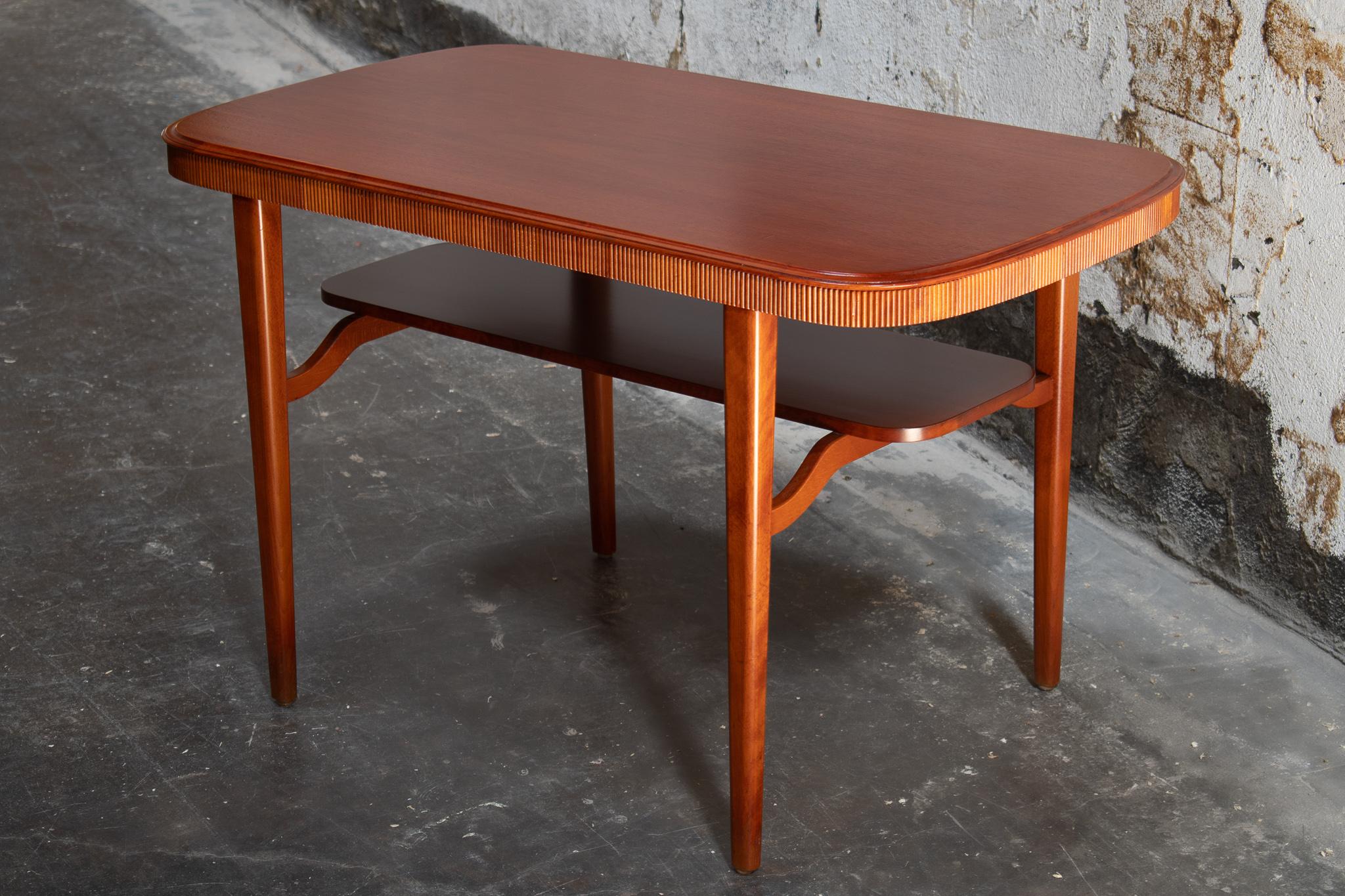 Mid-Century Modern Mahogany End or Coffee Table with Shelf, Sweden, c. 1950 For Sale 1