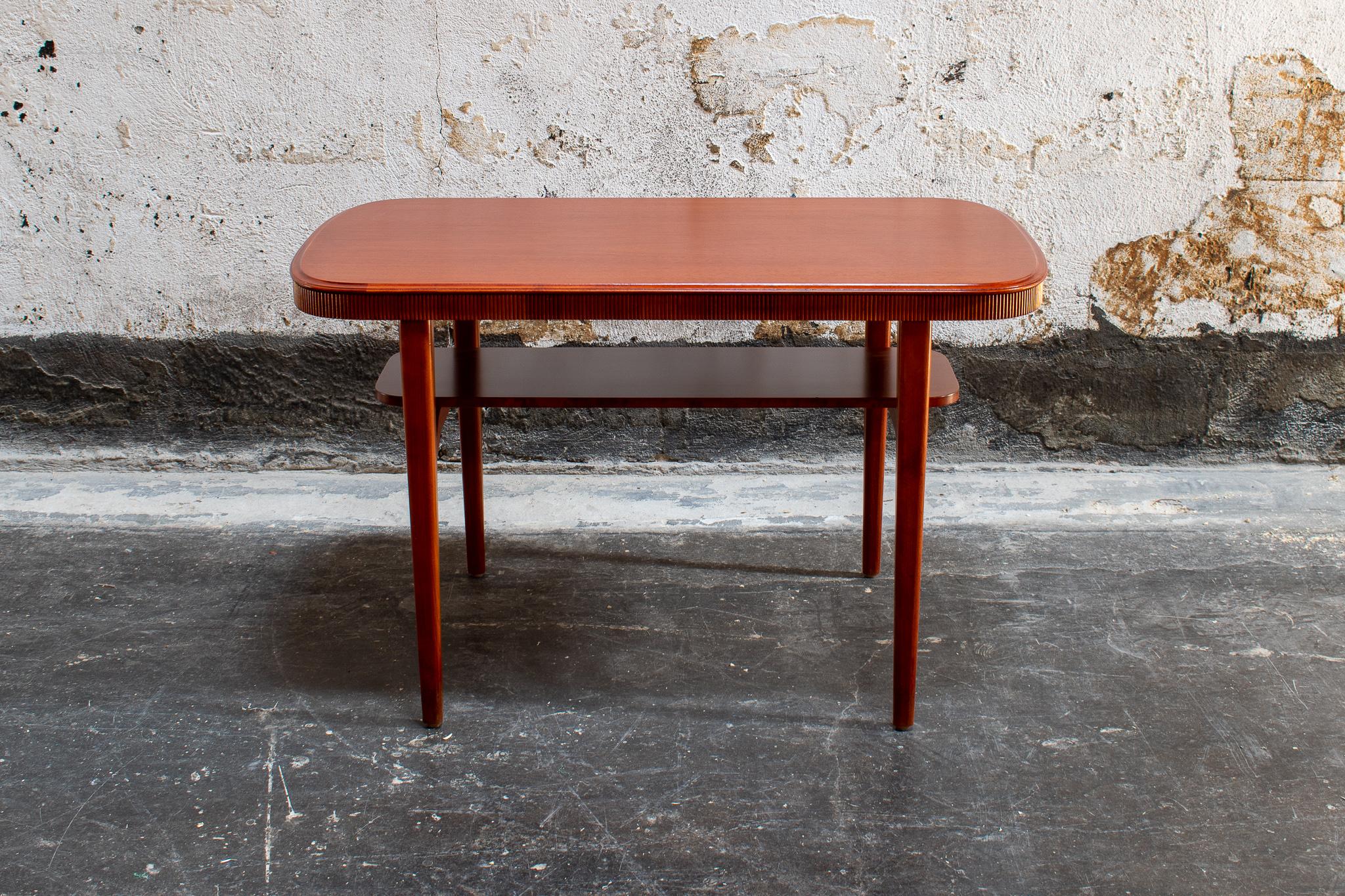 Mid-Century Modern Mahogany End or Coffee Table with Shelf, Sweden, c. 1950 For Sale 2