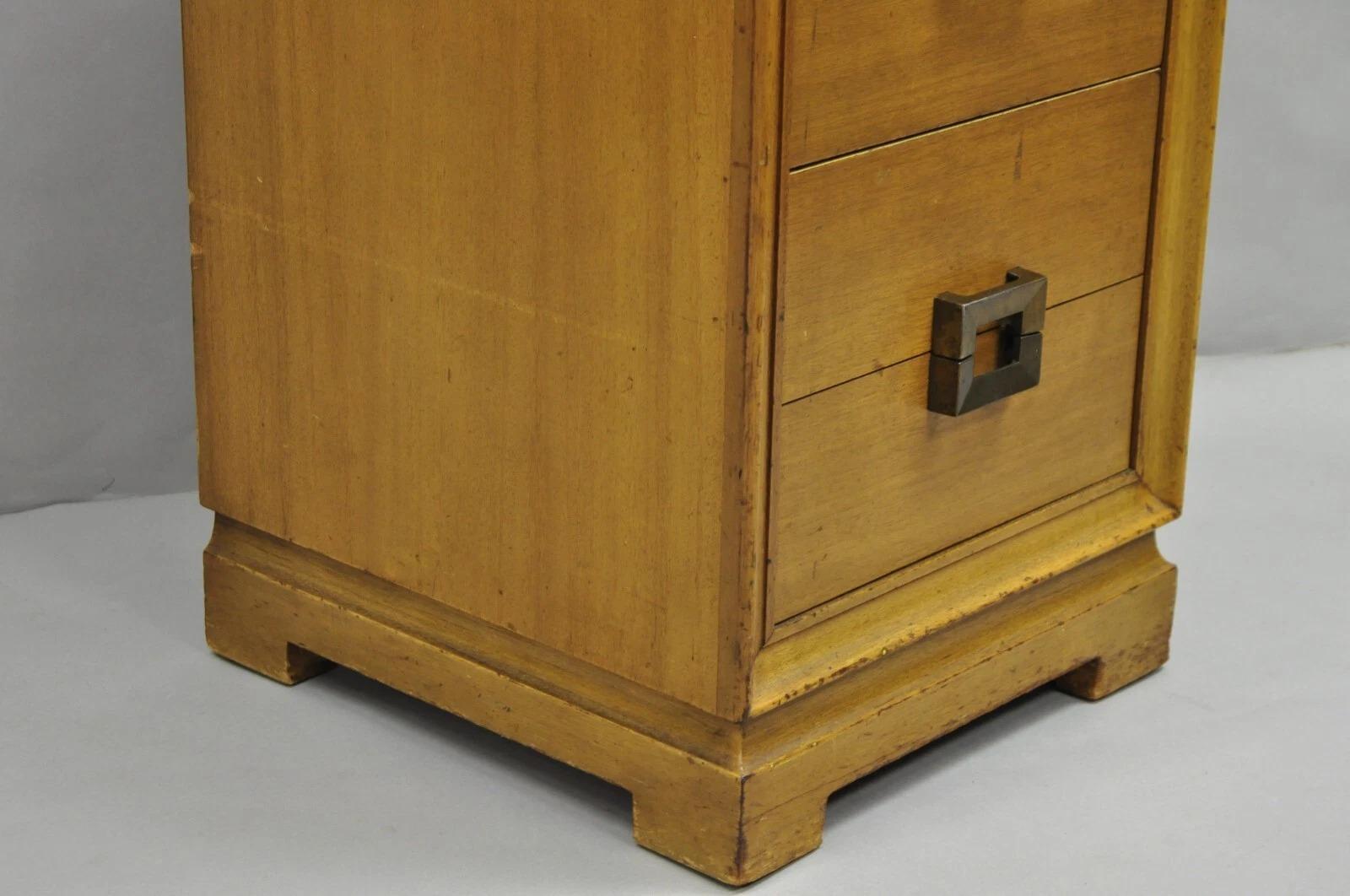 Paire de tables de nuit de style James Mont en acajou mi-siècle moderne par Red Lion en vente 4