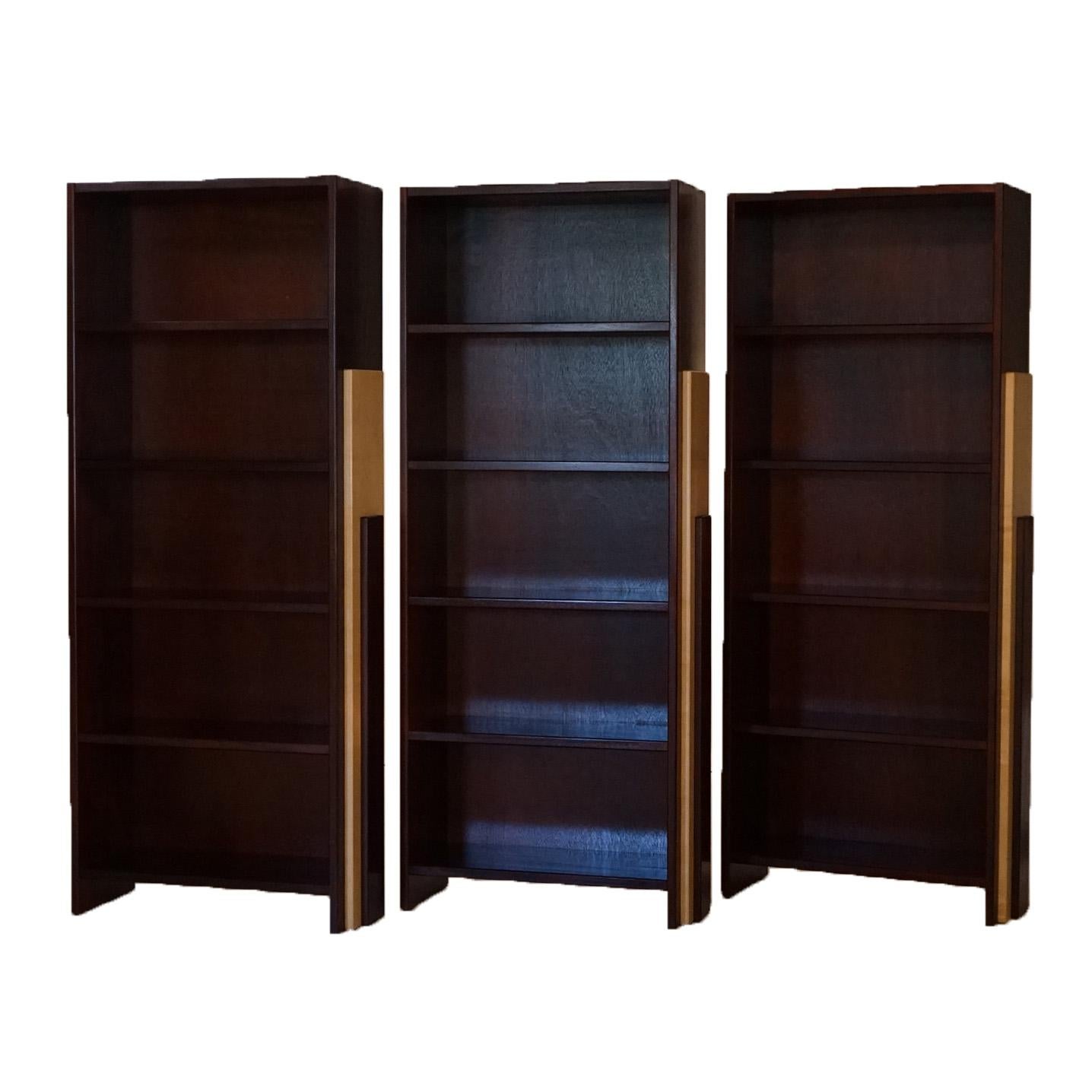 Mid Century Modern Mahogany & Maple Three-Section Bookcase 20thC In Good Condition For Sale In Big Flats, NY