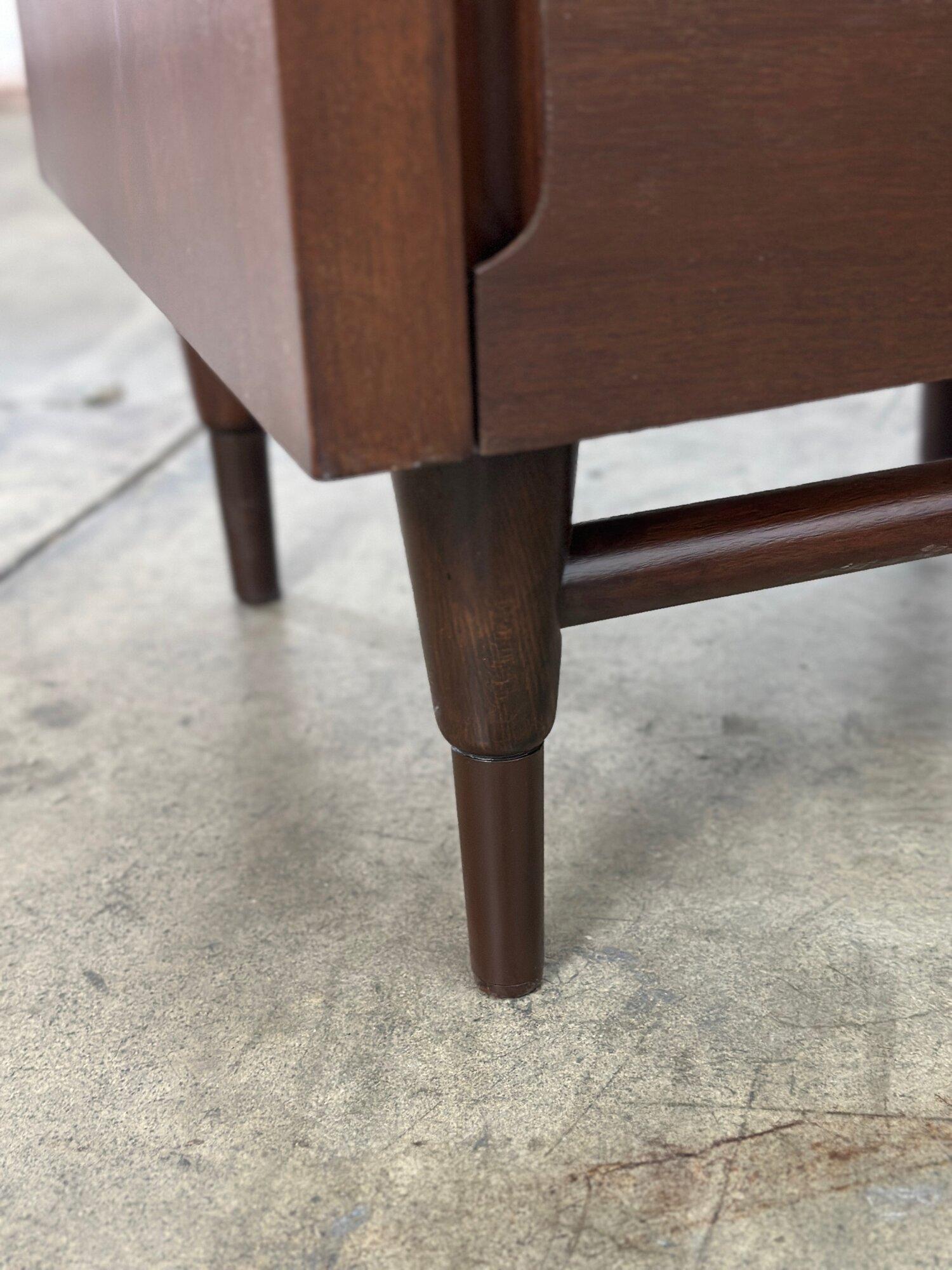 Mid Century Modern Mahogany Nightstands For Sale 1