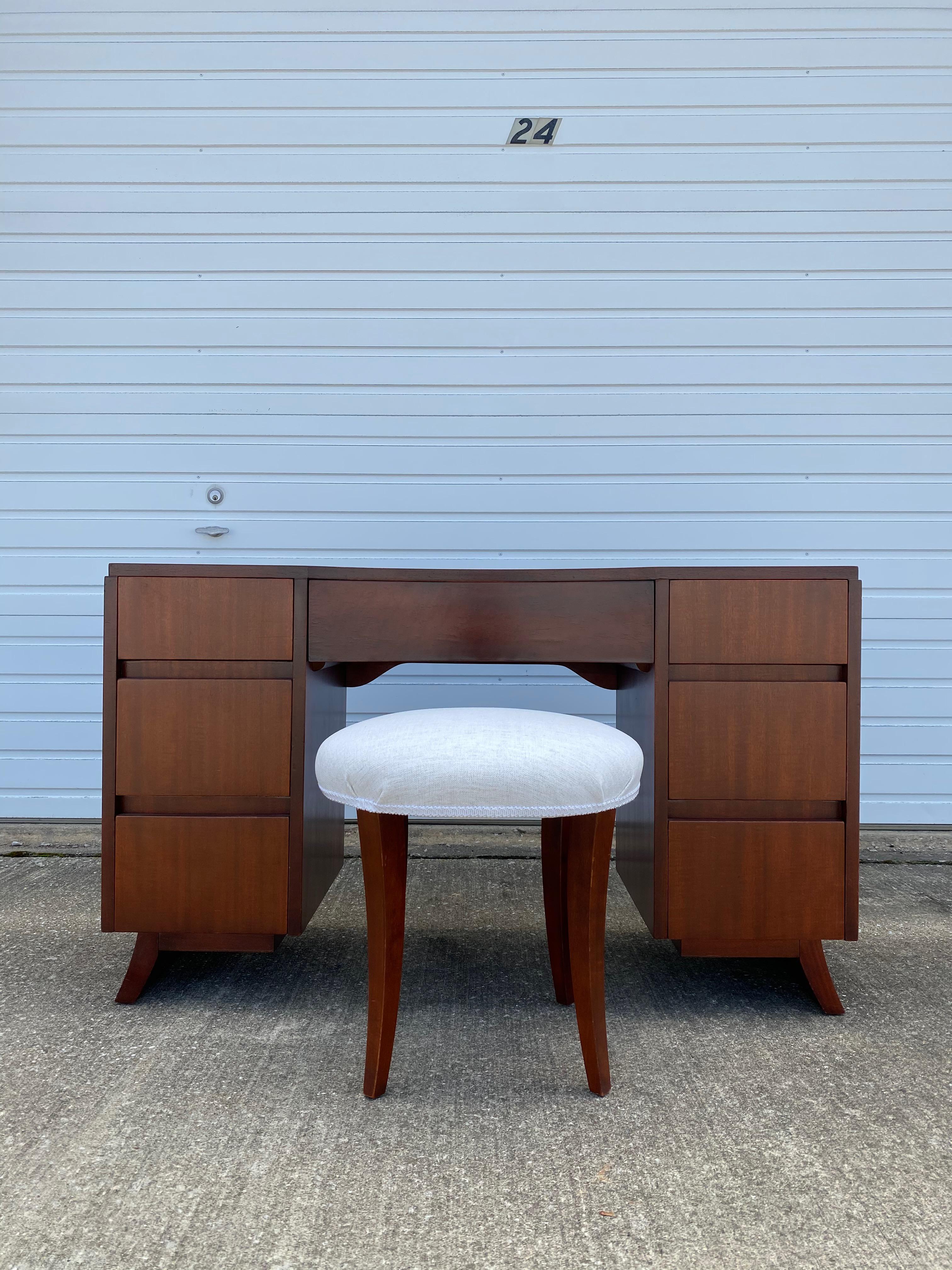 Hard to find, refinished vanity desk with reupholstered stool by Rway Furniture Co. This vanity desk includes 7 drawers, one drawer on the top right, includes a glass insert inside. The stool has been professionally reupholstered in a Crypton