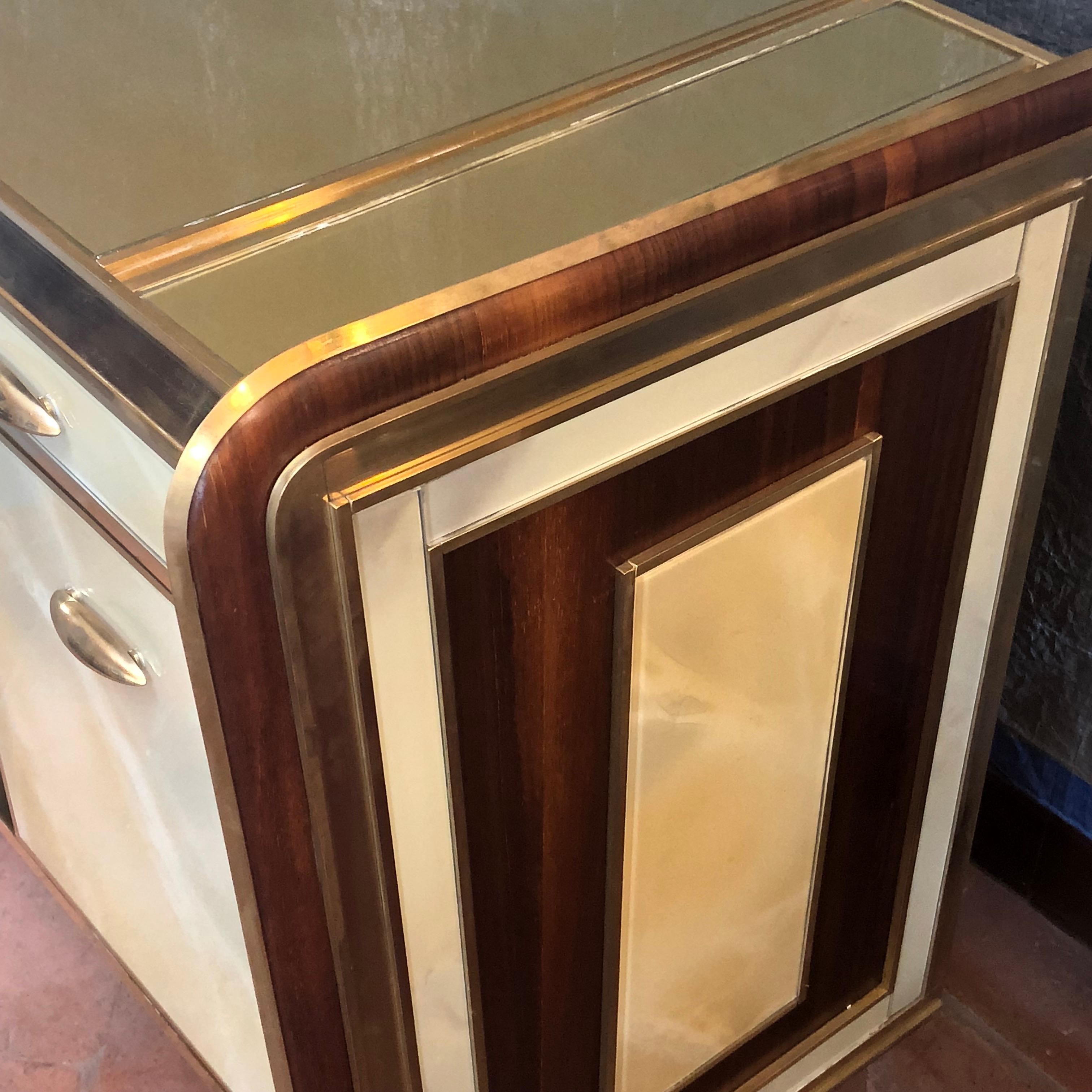 Mid-Century Modern Mahogany Wood, Brass & Green Artistic Murano Glass Credenza In Good Condition In Firenze, Tuscany