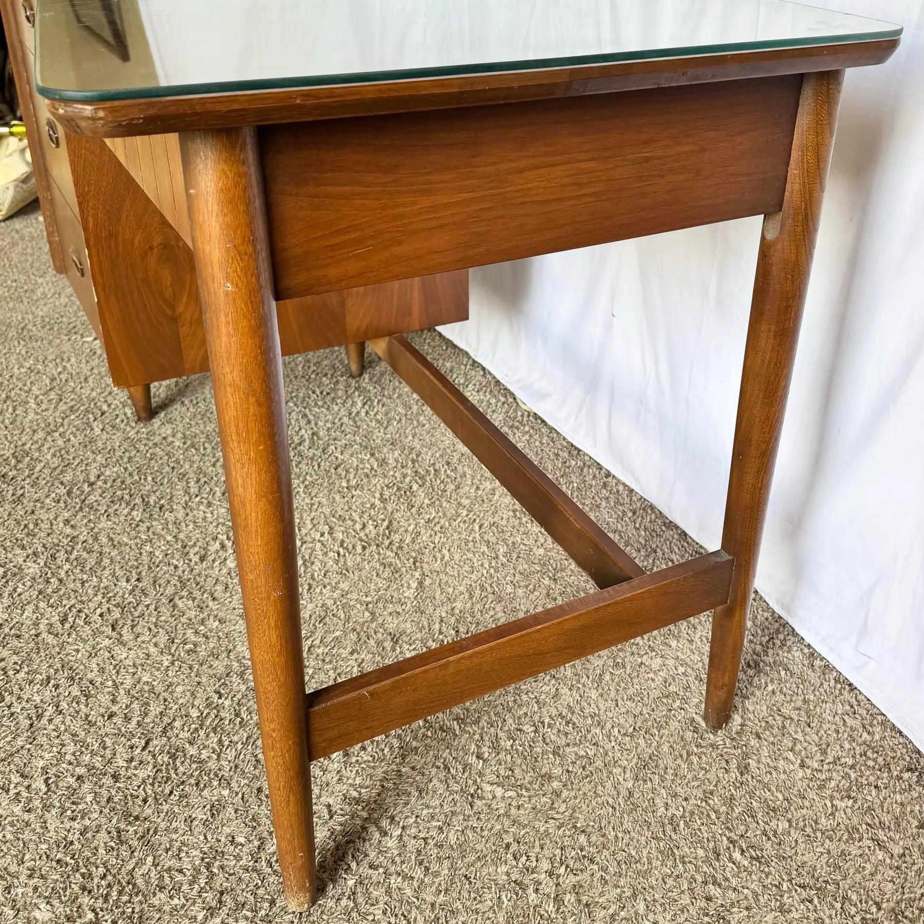 Mid Century Modern Mainline Hooker Walnut Writing Desk For Sale 4