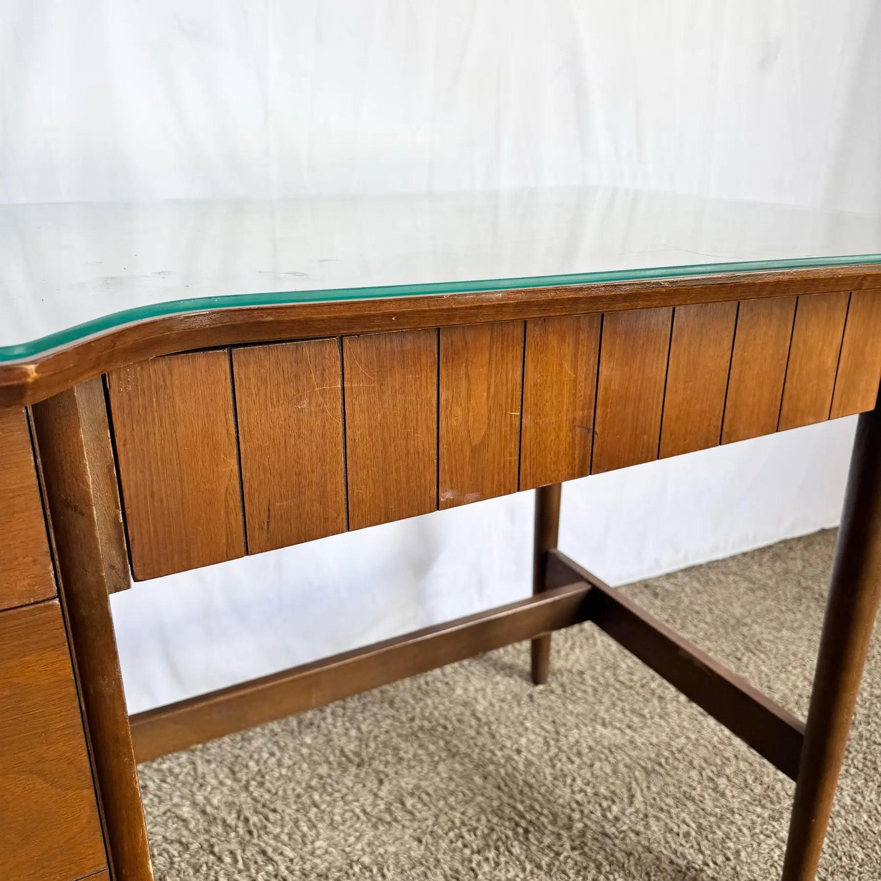 Mid Century Modern Mainline Hooker Walnut Writing Desk For Sale 5