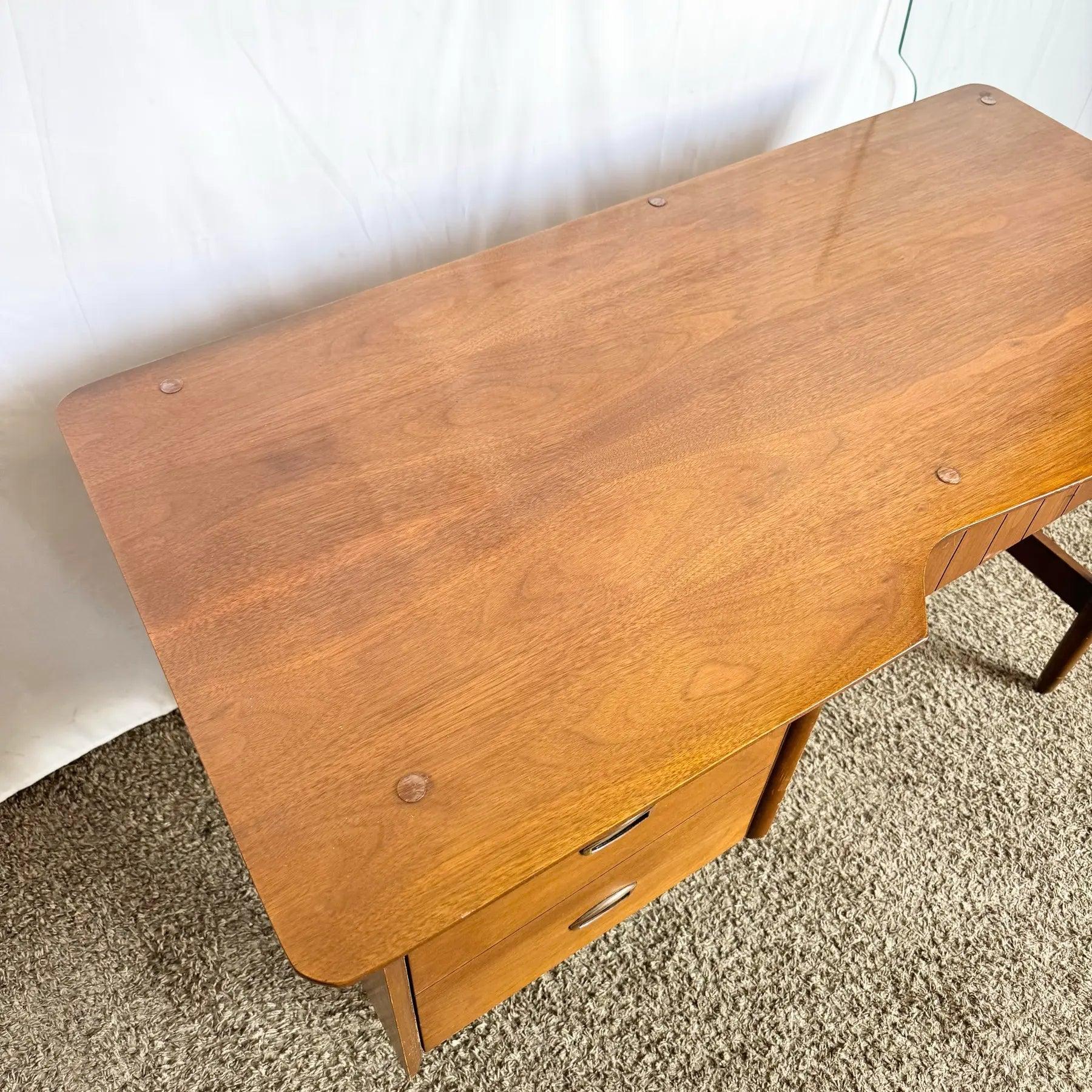 Mid Century Modern Mainline Hooker Walnut Writing Desk For Sale 6