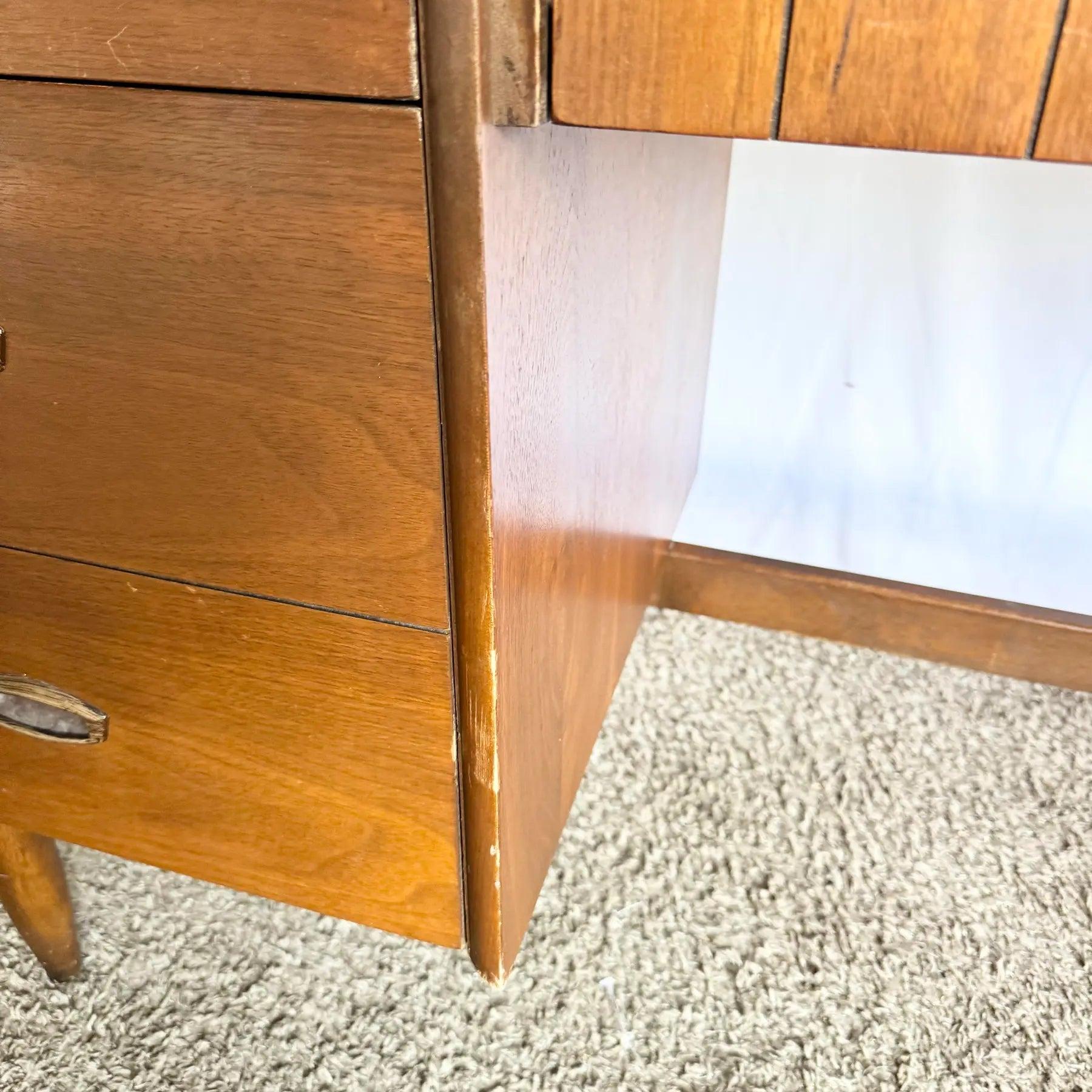 Mid Century Modern Mainline Hooker Walnut Writing Desk In Good Condition For Sale In Delray Beach, FL