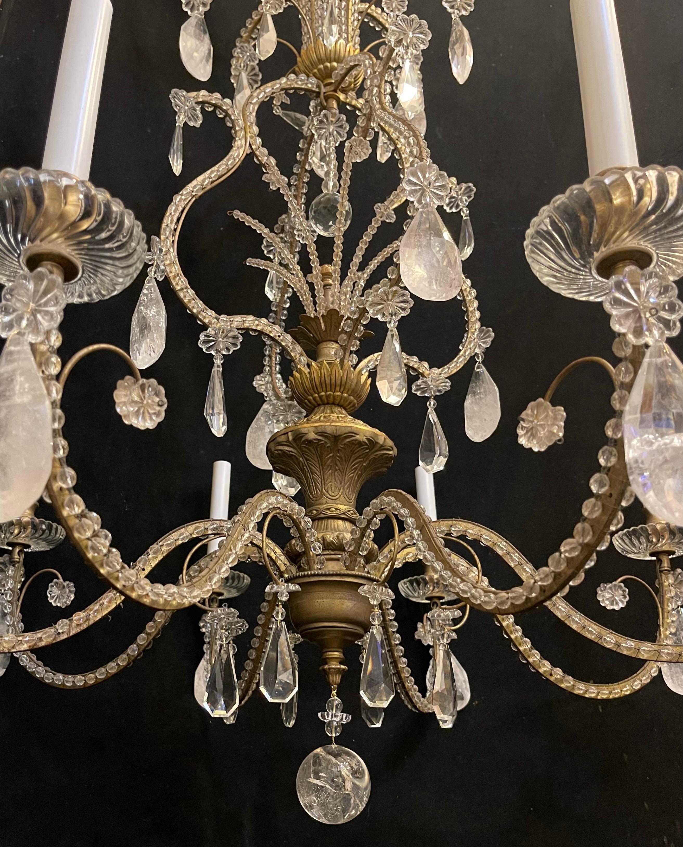 Lampadario di medie dimensioni in cristallo di rocca con perline dorate di Maison Baguès In condizioni buone in vendita a Roslyn, NY