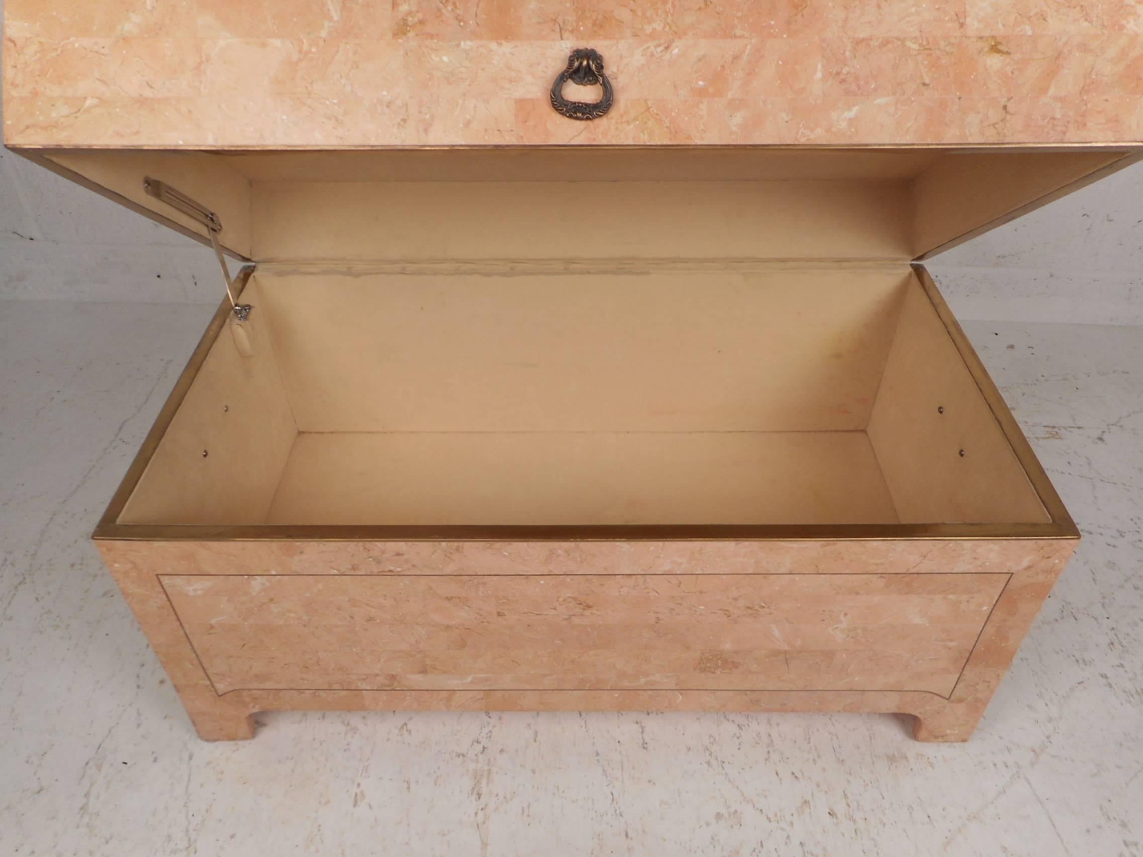 Mid-Century Modern Maitland-Smith Storage Box in Pink Tessellated Stone In Good Condition In Brooklyn, NY