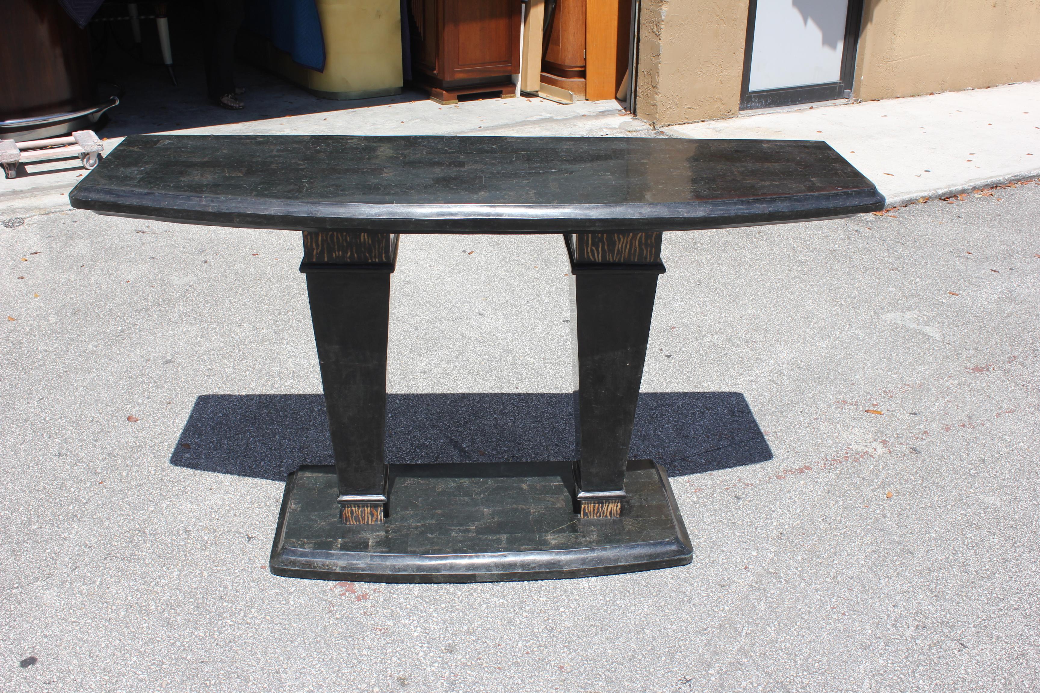 Monumental Mid-Century Modern Maitland-Smith tessellated stone console table. Made in the 1970s. The console table is beautiful with two color of tessellated stone dark green and black with gold detail, the console table is in very good condition.