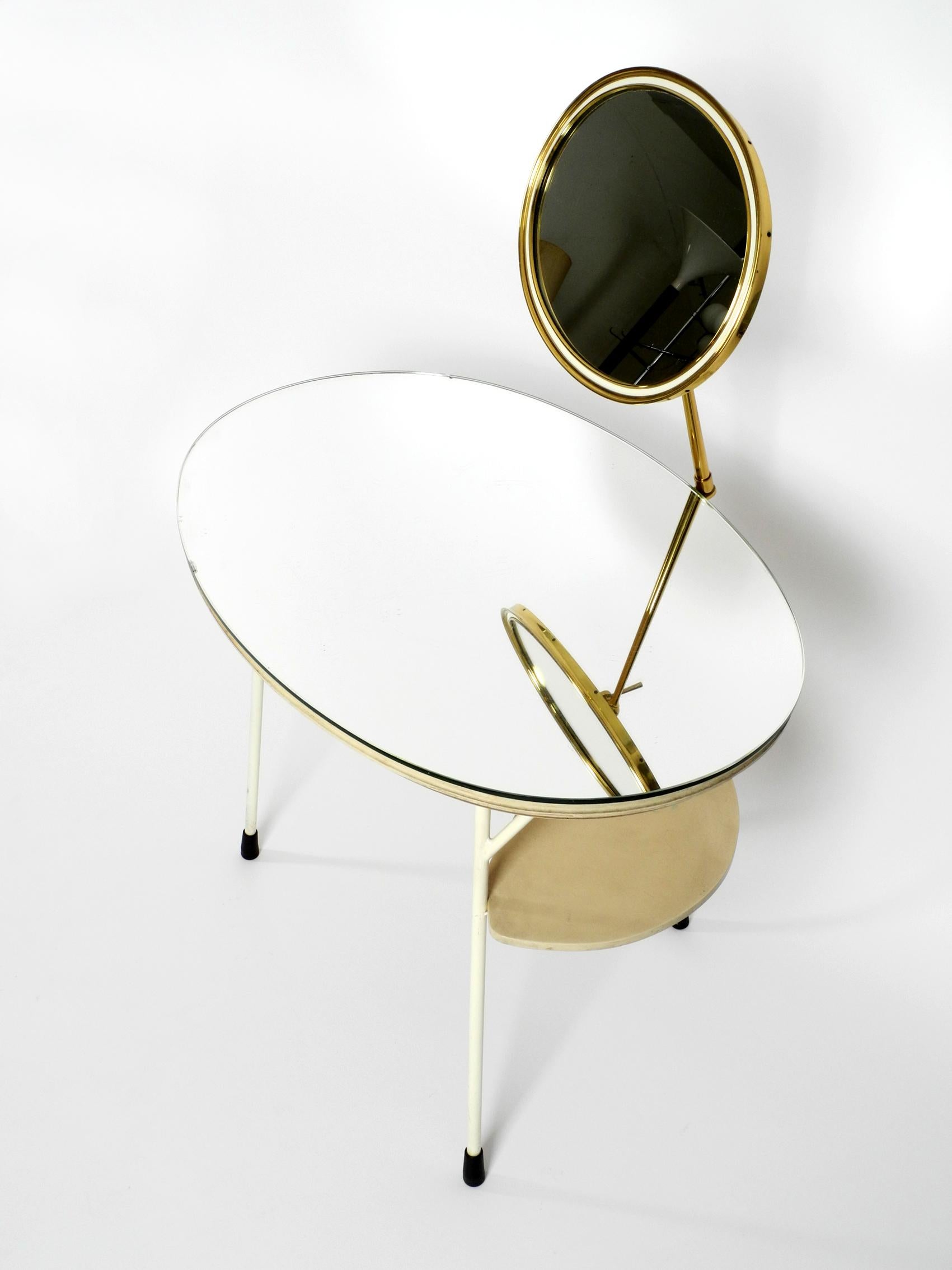 Mid-Century Modern Make Up Mirror Dressing Table from the Vereinigte Werkstätten In Good Condition In München, DE