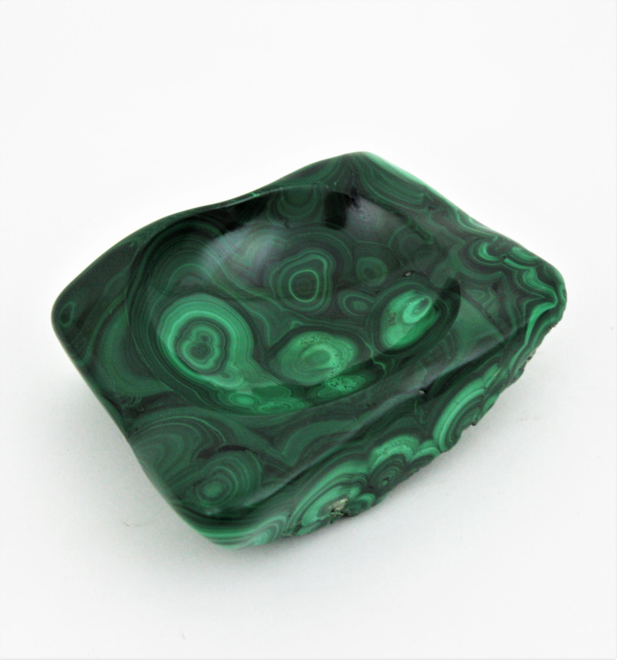 Mid-Century Modern Bol ou cendrier en malachite moderne du milieu du siècle dernier en vente