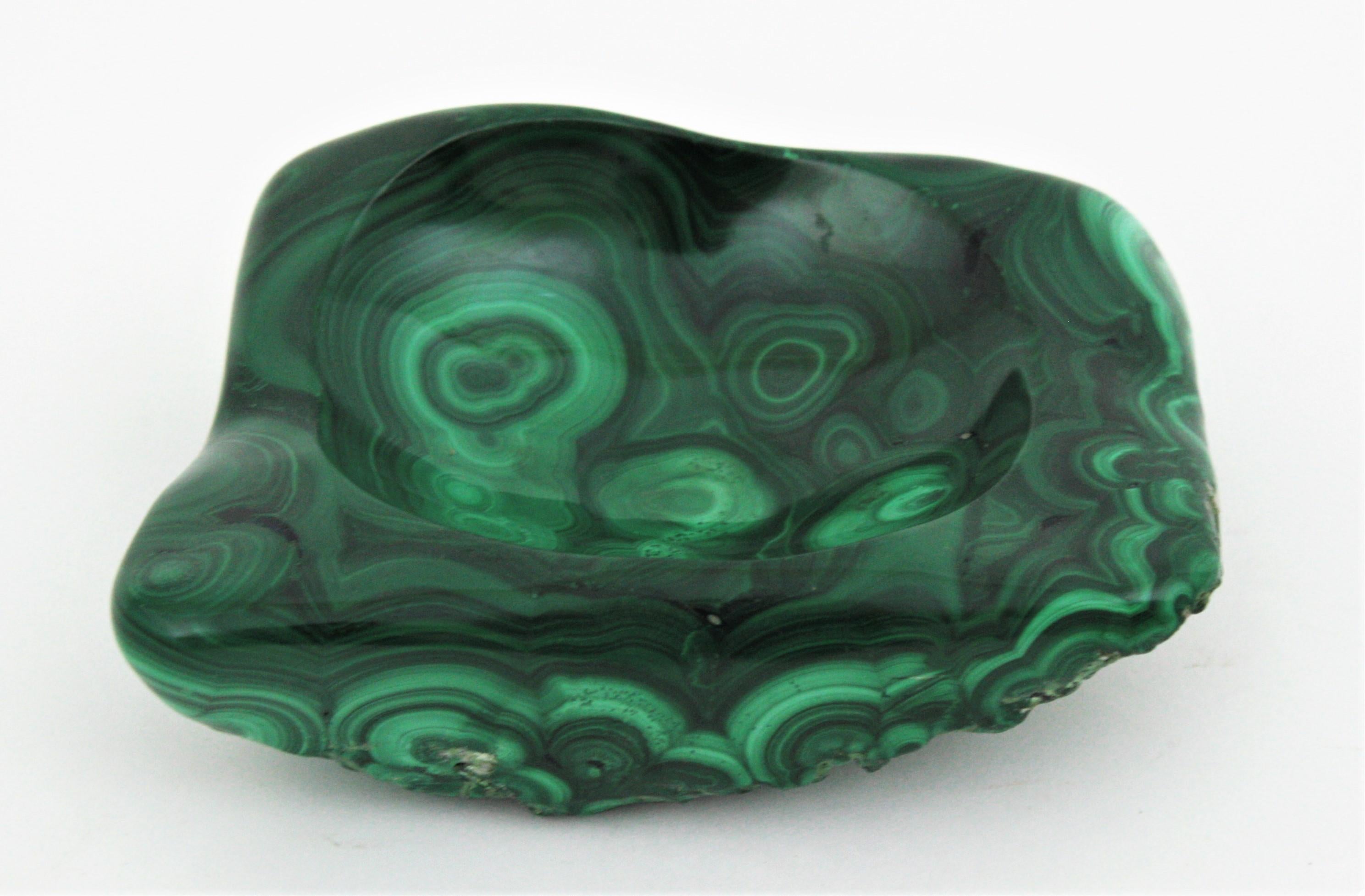 Spagnolo Ciotola o posacenere in malachite della metà del secolo scorso in vendita