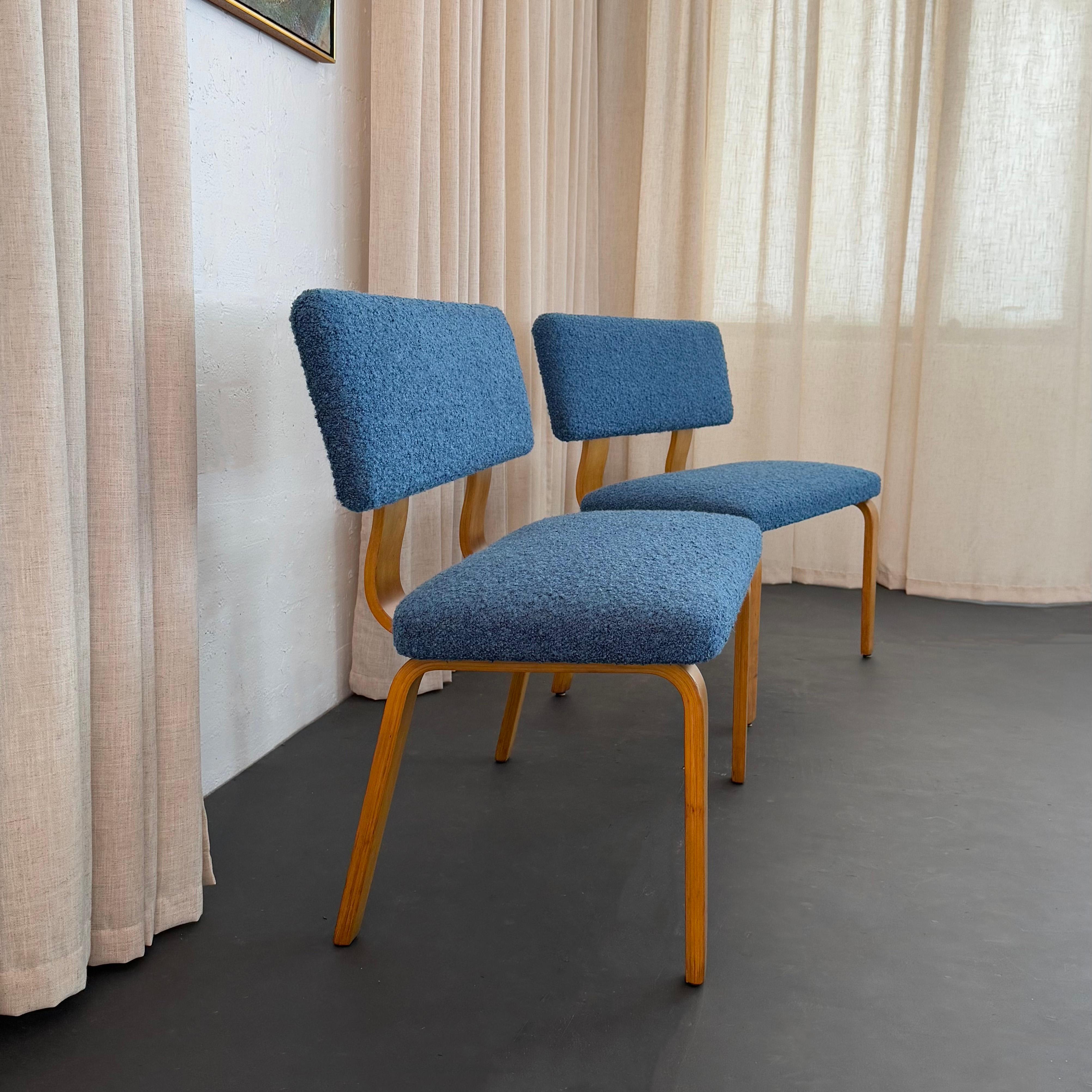 XX secolo Panche di Thonet in bengala e bouclé di acero della modernità di metà secolo in vendita