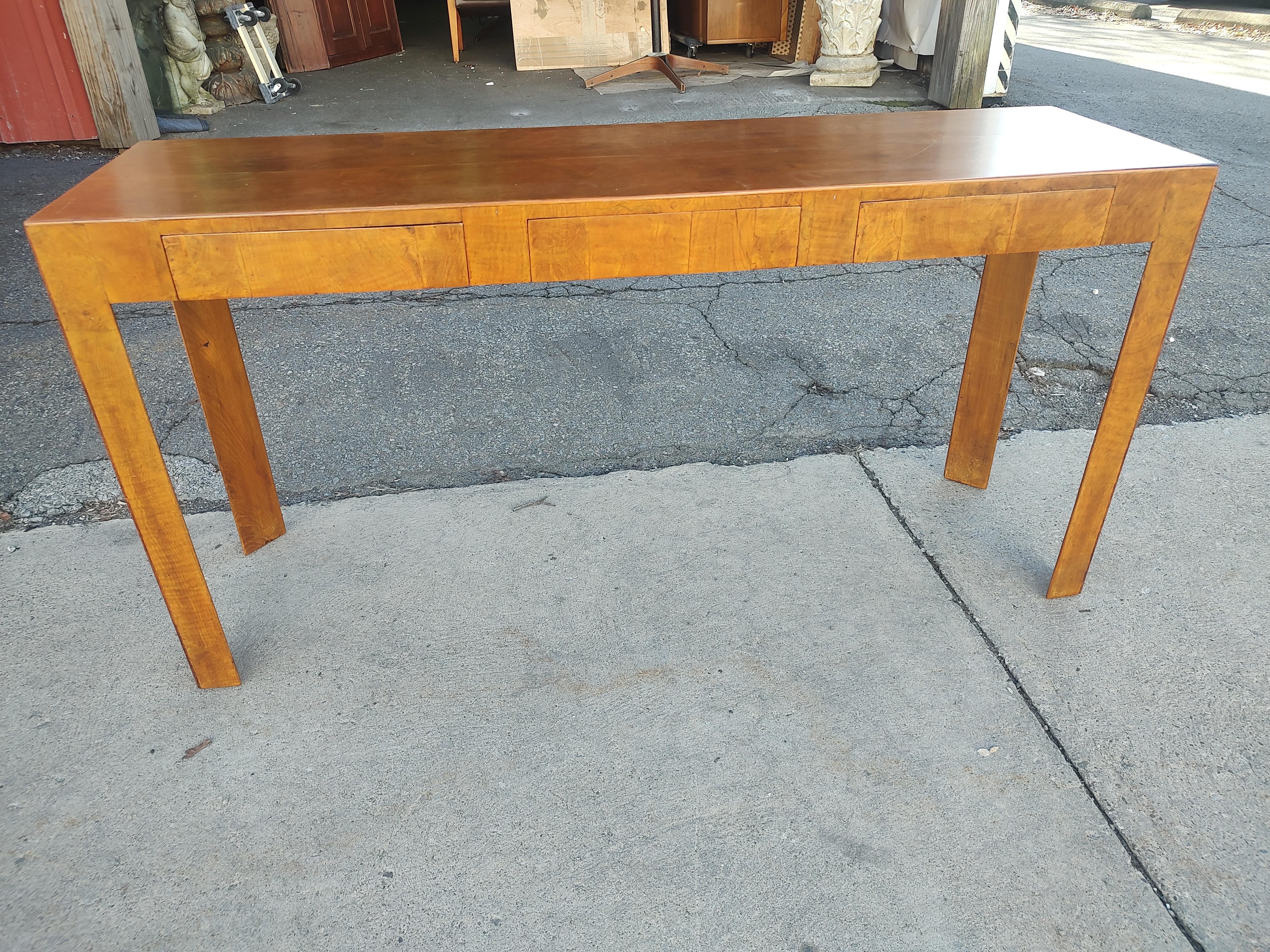 Mid Century Modern Maple Burl Wood 3 Drawer Console Table Italy C1960 In Good Condition For Sale In Port Jervis, NY