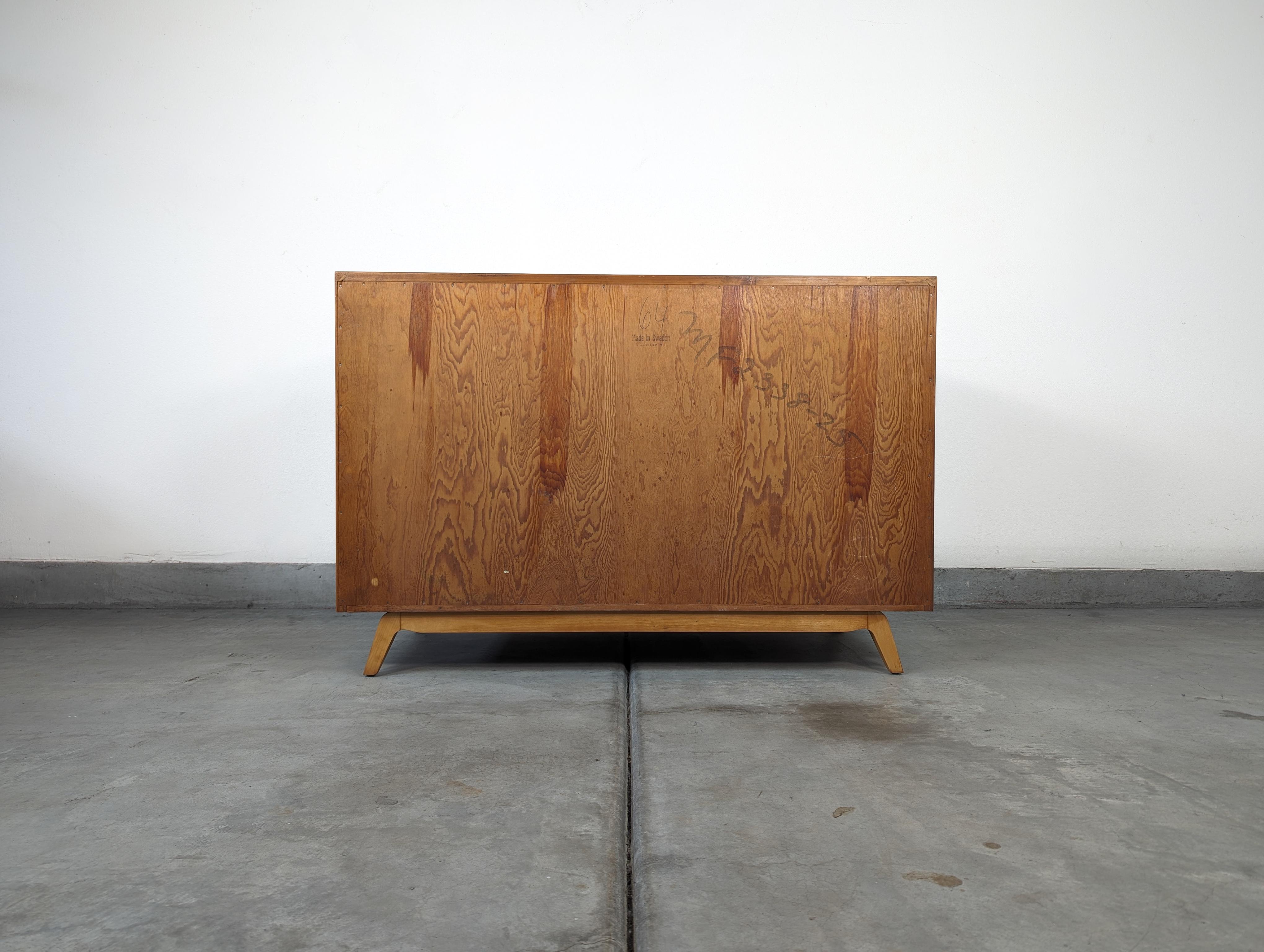 Mid Century Modern Maple Chest of Drawers Dresser by Edmond Spence, c1950s For Sale 3