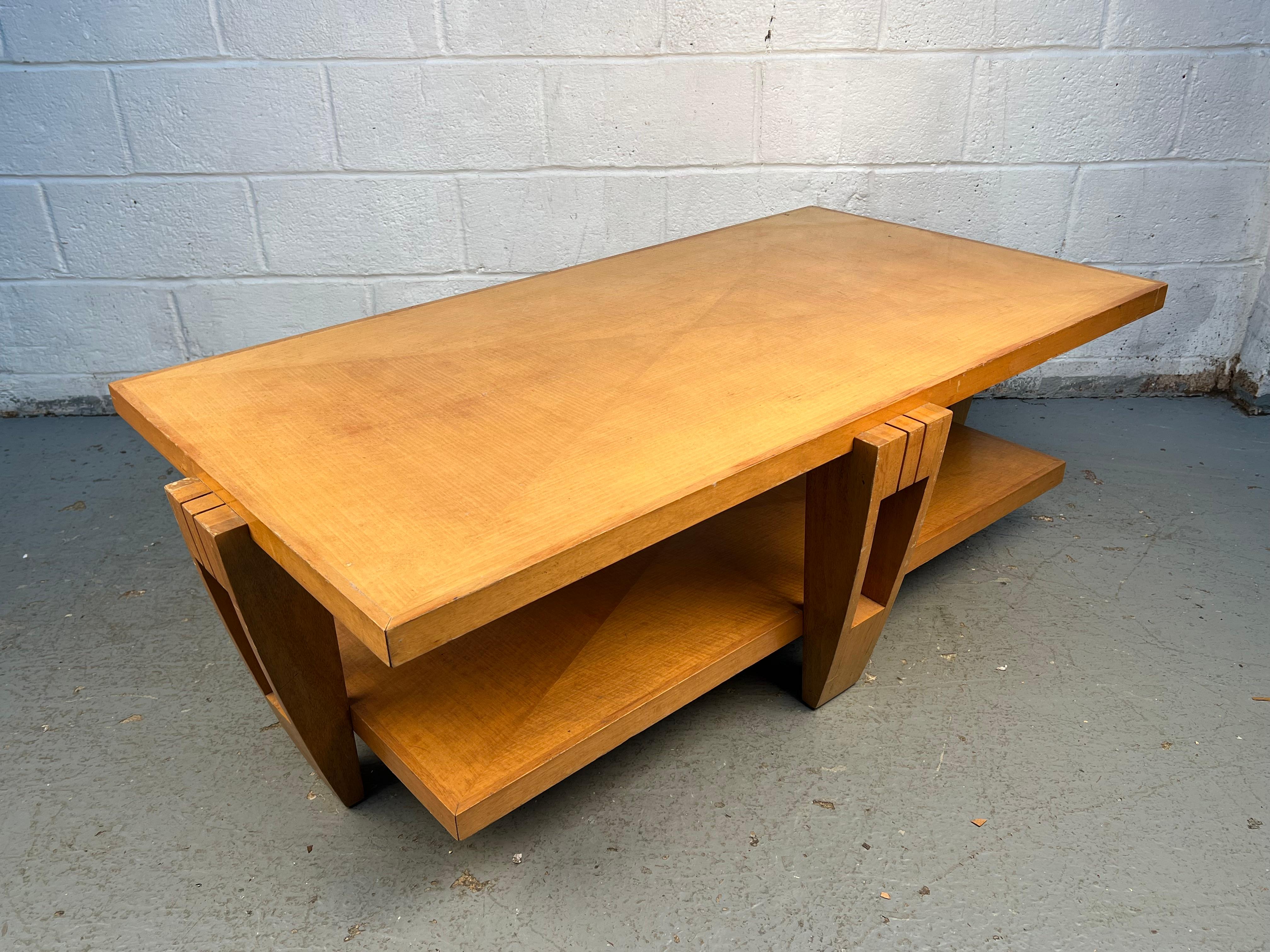 Mesa baja de arce moderna de mediados de siglo Moderno de mediados de siglo en venta