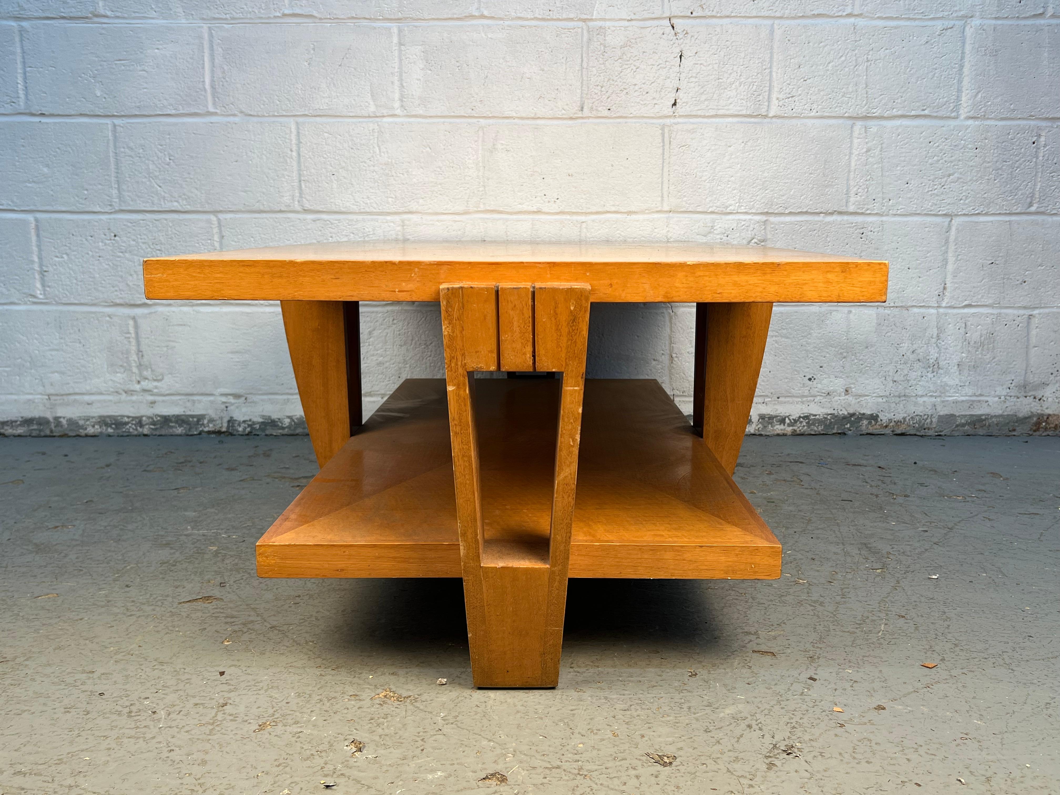 Mesa baja de arce moderna de mediados de siglo mediados del siglo XX en venta